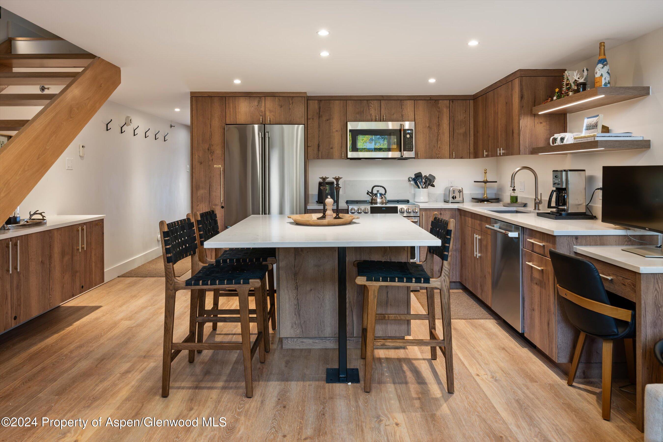 400 Wood Road, 1215 Property Photo 4