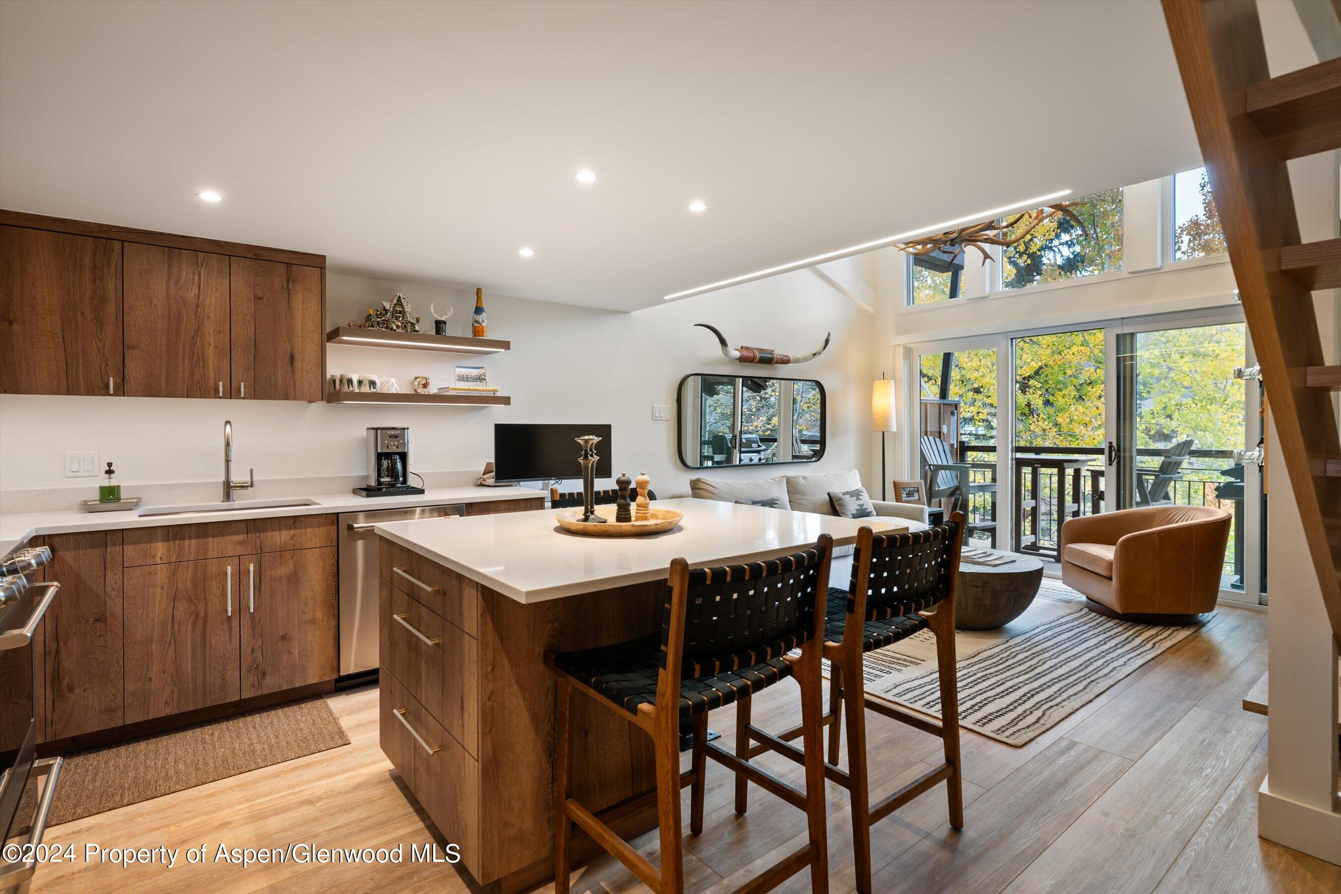 400 Wood Road, 1215 Property Photo 5