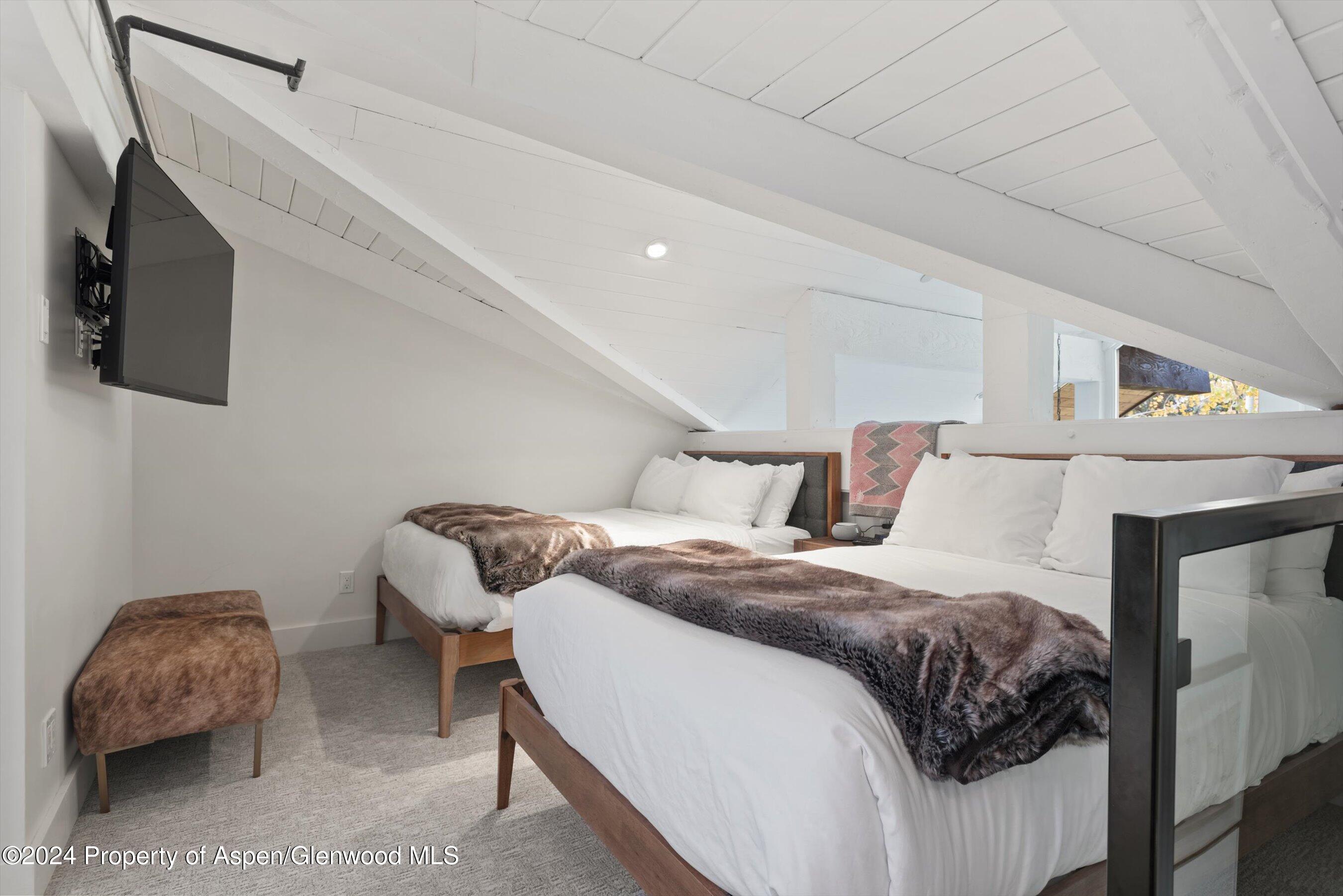 400 Wood Road, 1215 Property Photo 11