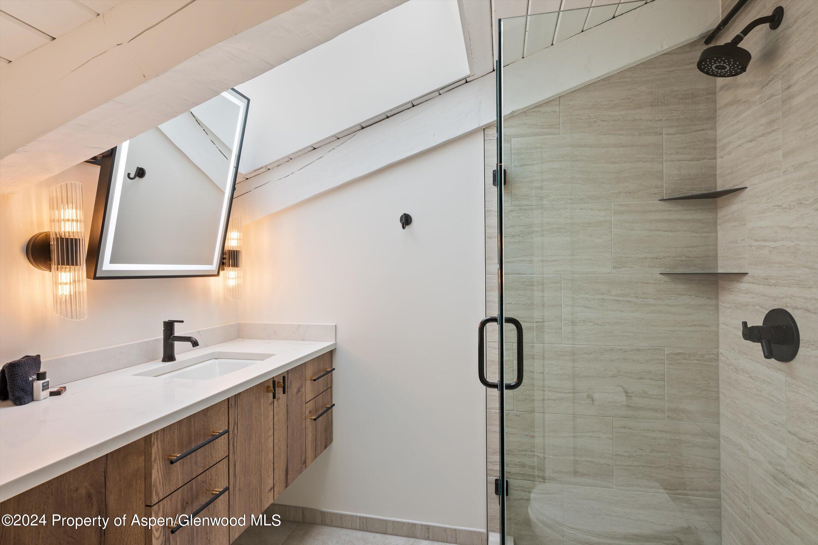 400 Wood Road, 1215 Property Photo 14
