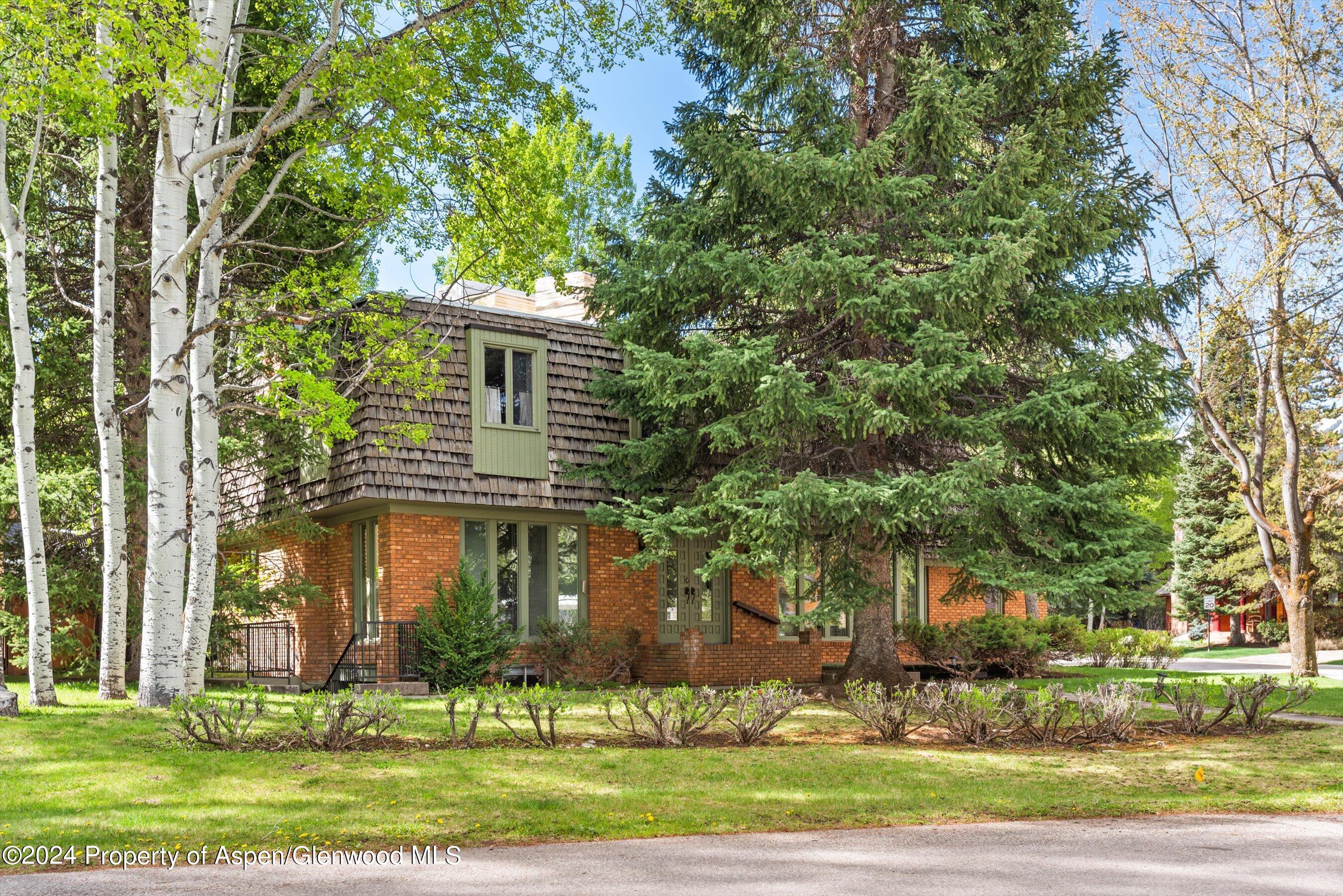 531 Gillespie Street Property Photo 1