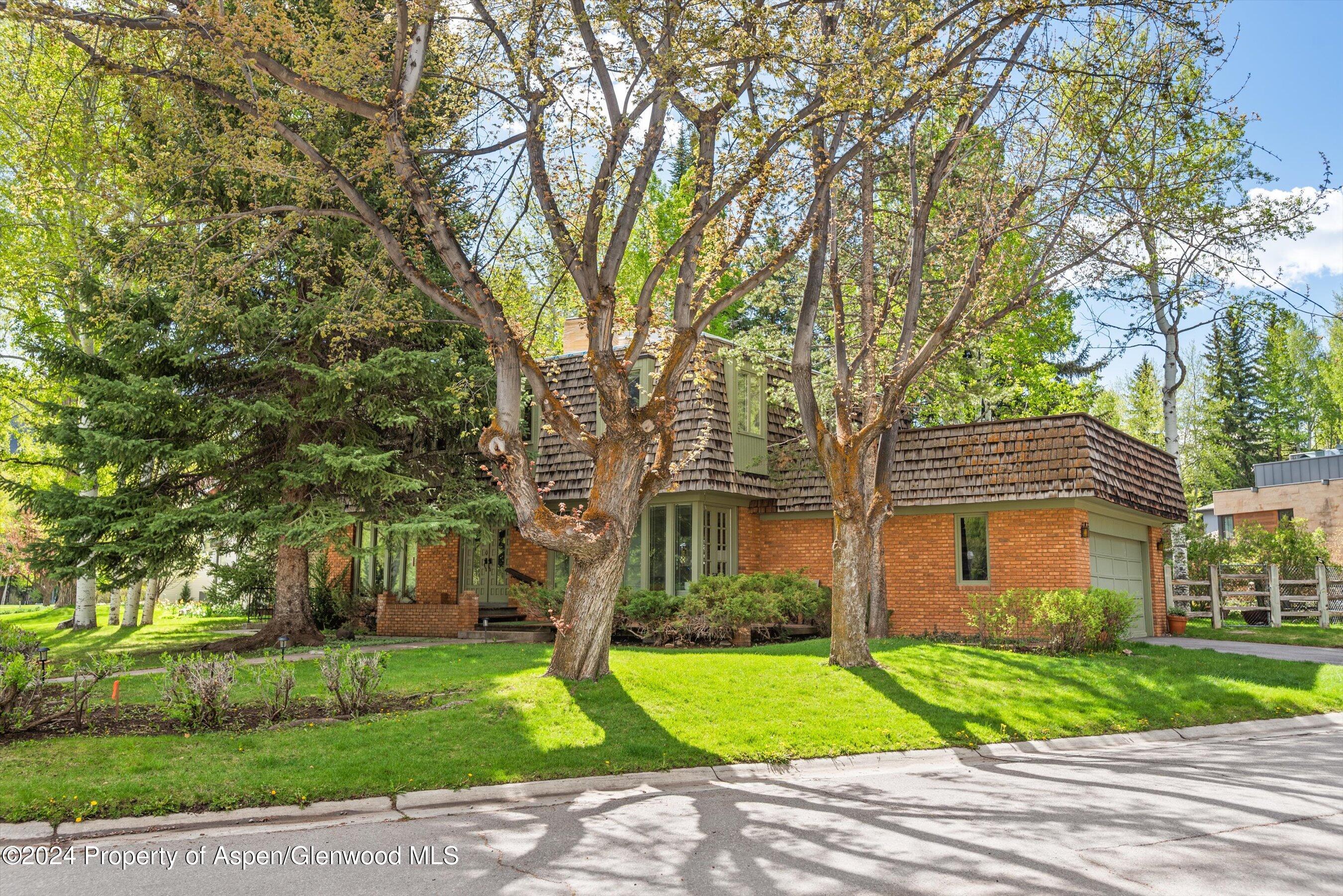 531 Gillespie Street Property Photo 2