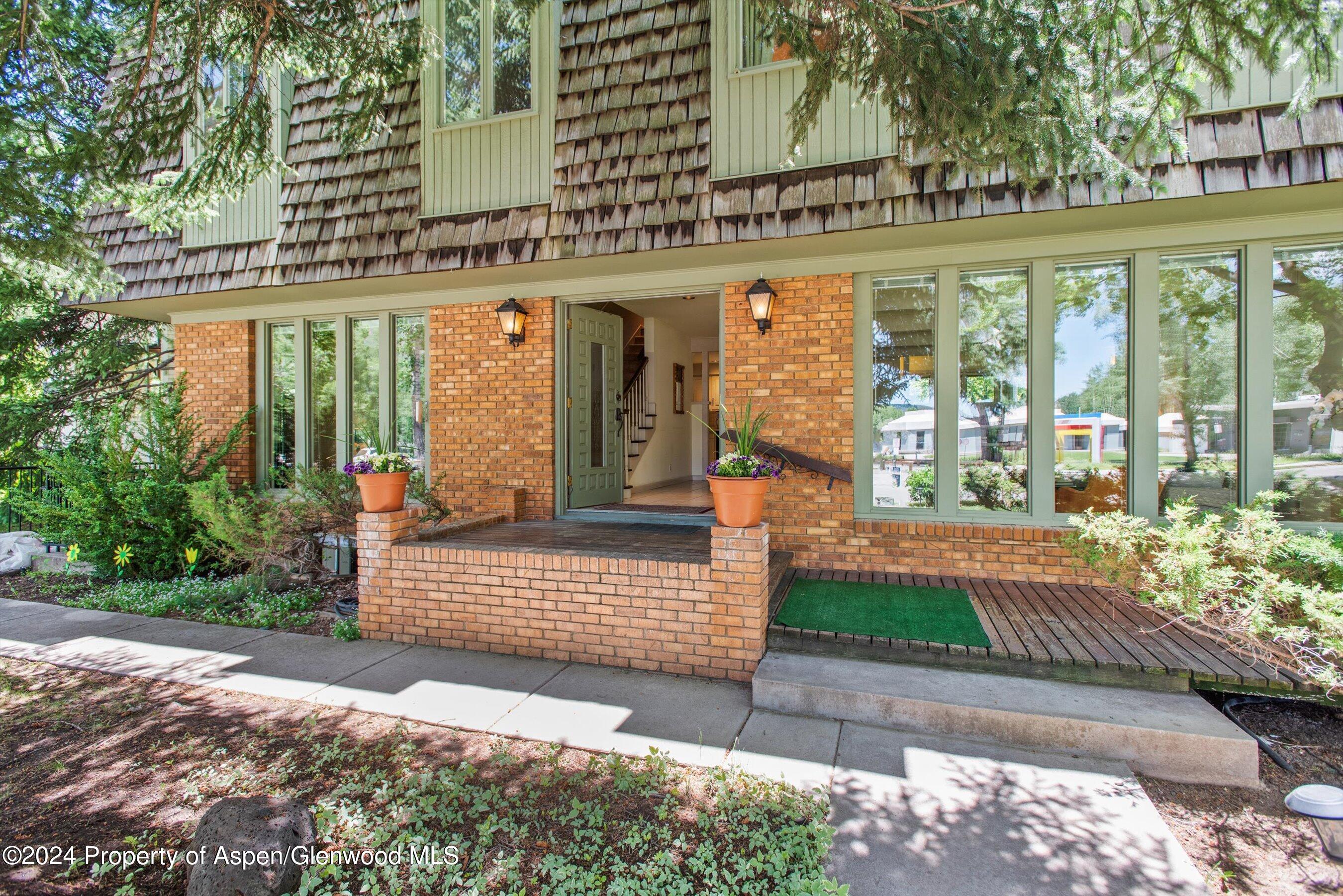 531 Gillespie Street Property Photo 3