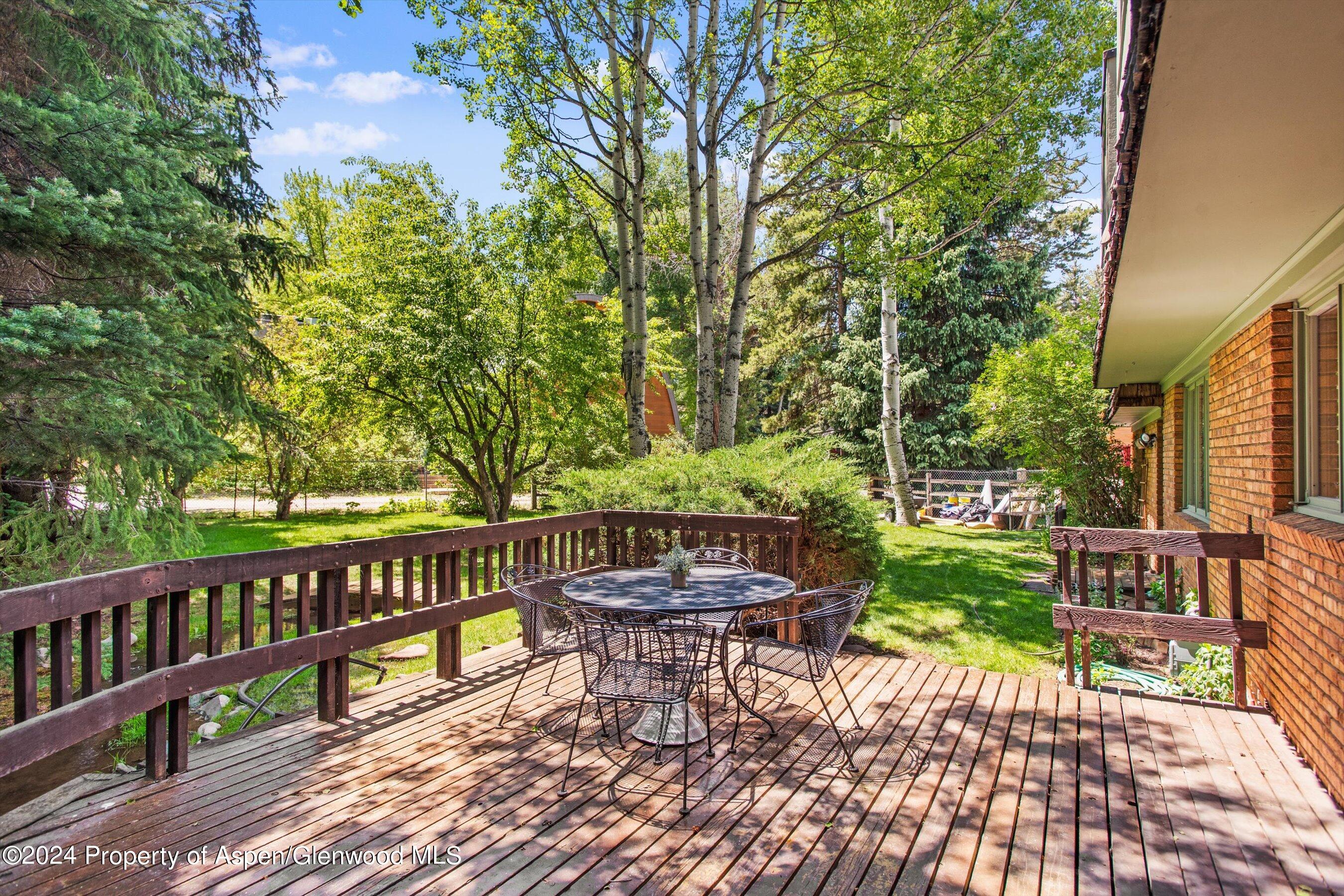 531 Gillespie Street Property Photo 4