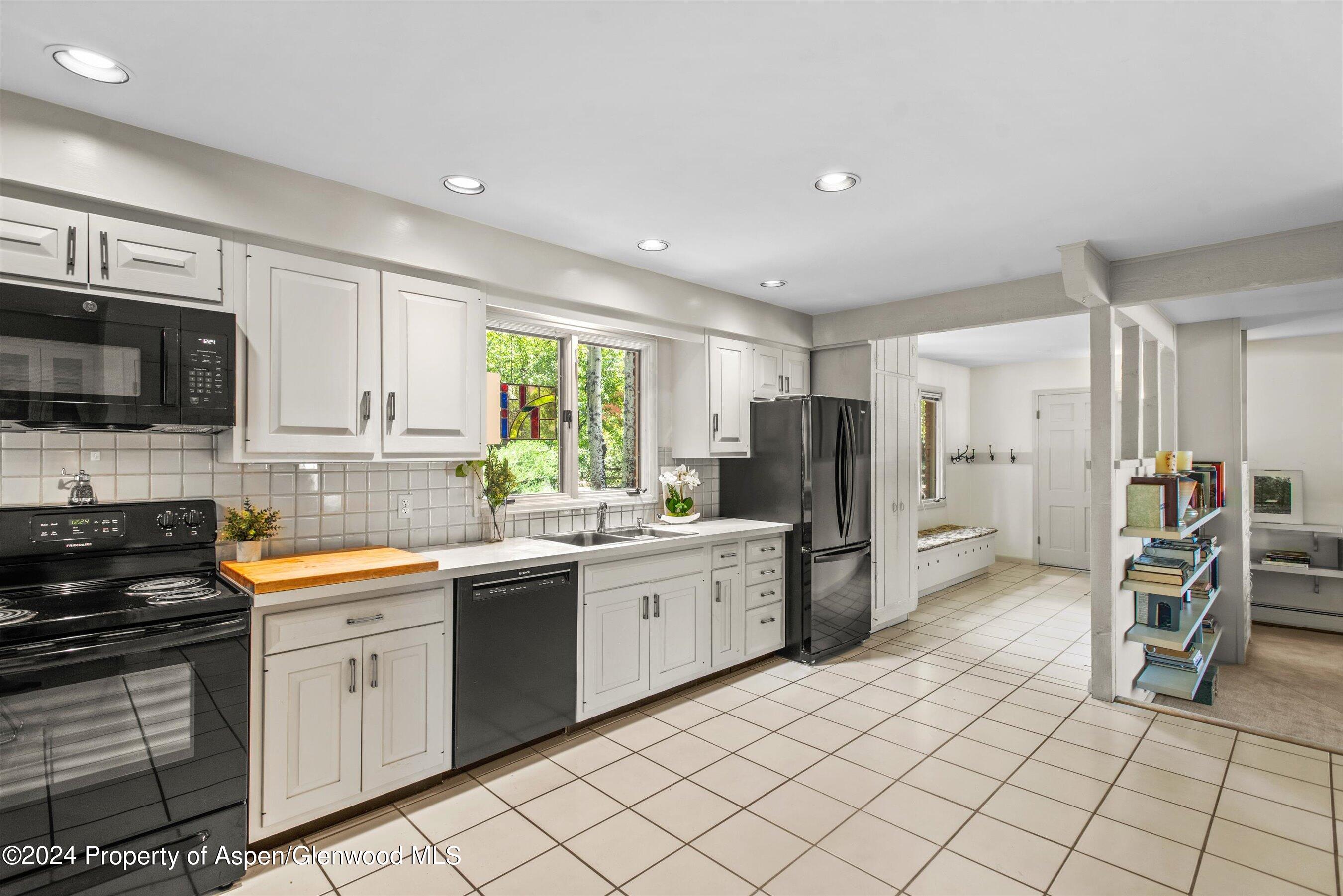 531 Gillespie Street Property Photo 5
