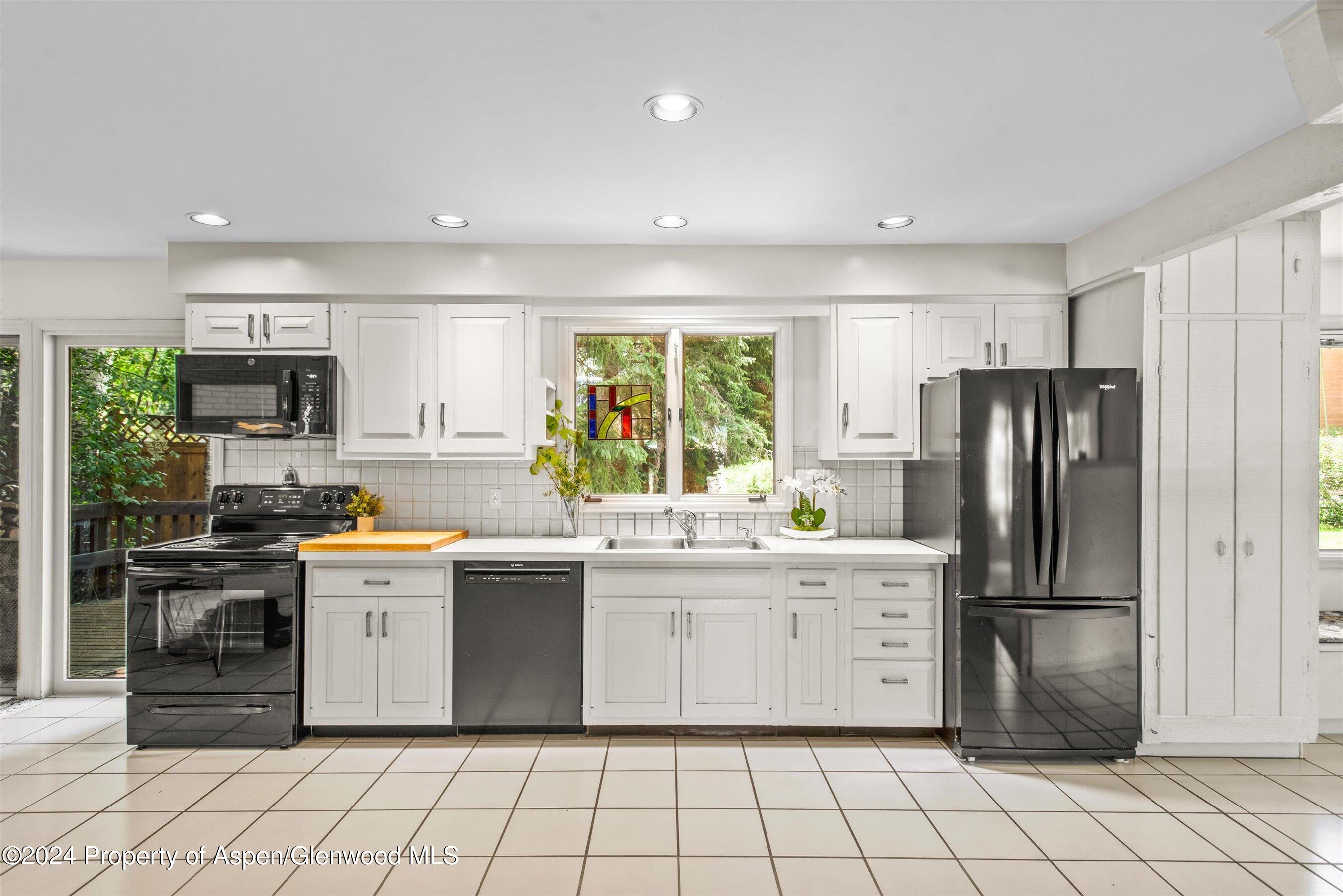 531 Gillespie Street Property Photo 6