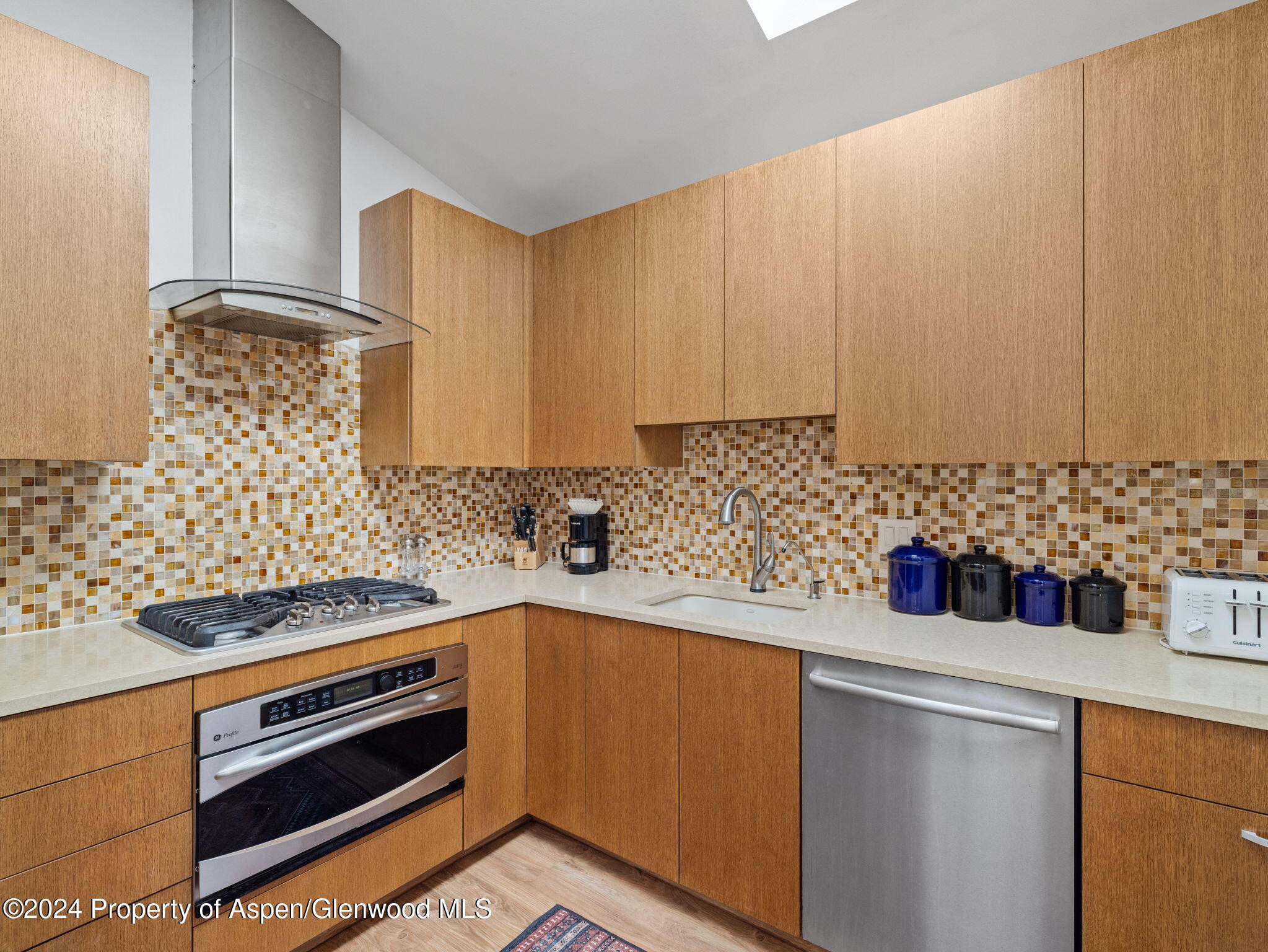 715 Willoughby Way Property Photo 48