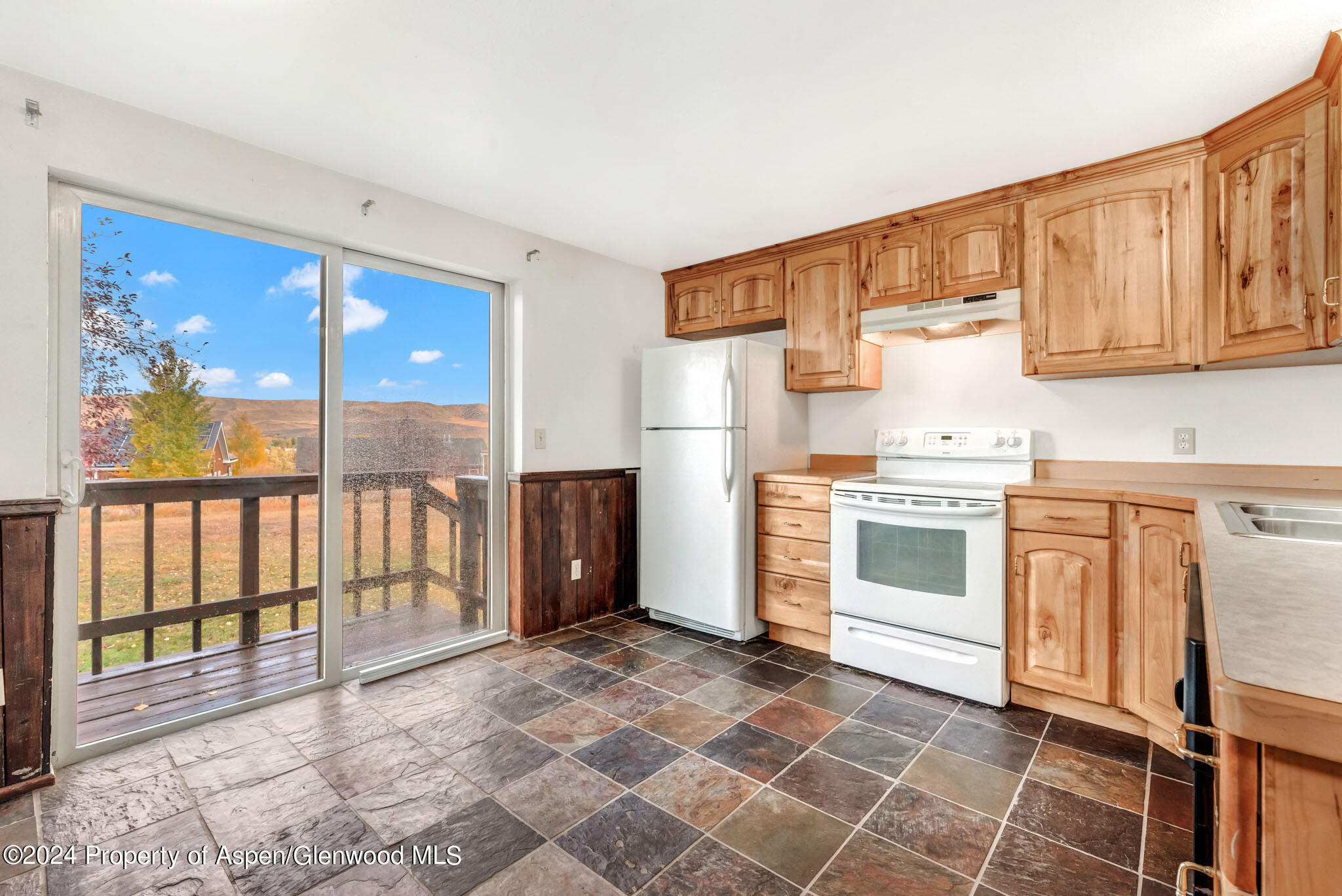 244 S Harvest Drive Property Photo 8