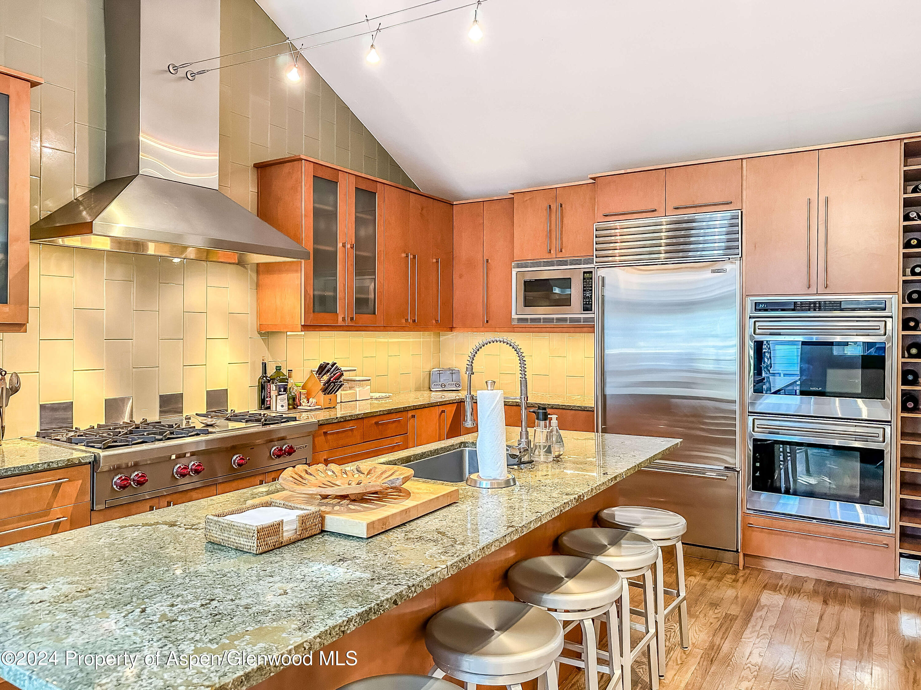 602 W Hallam Street Property Photo 10
