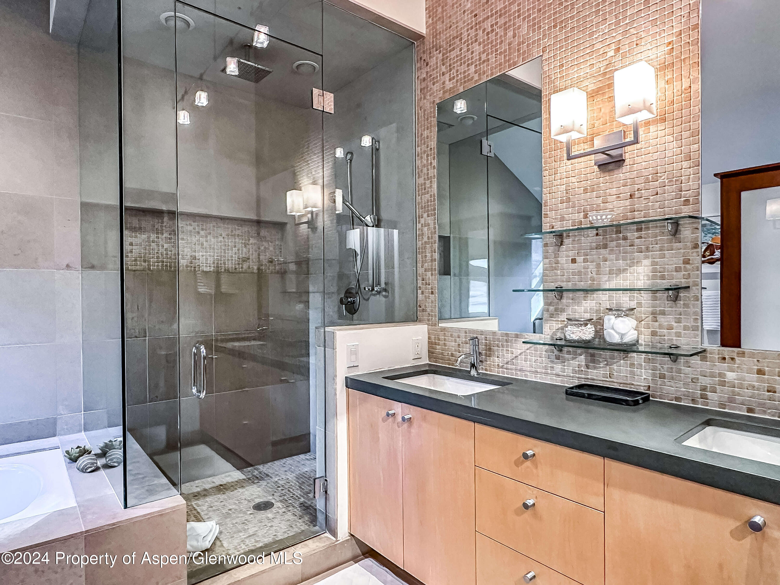 602 W Hallam Street Property Photo 18