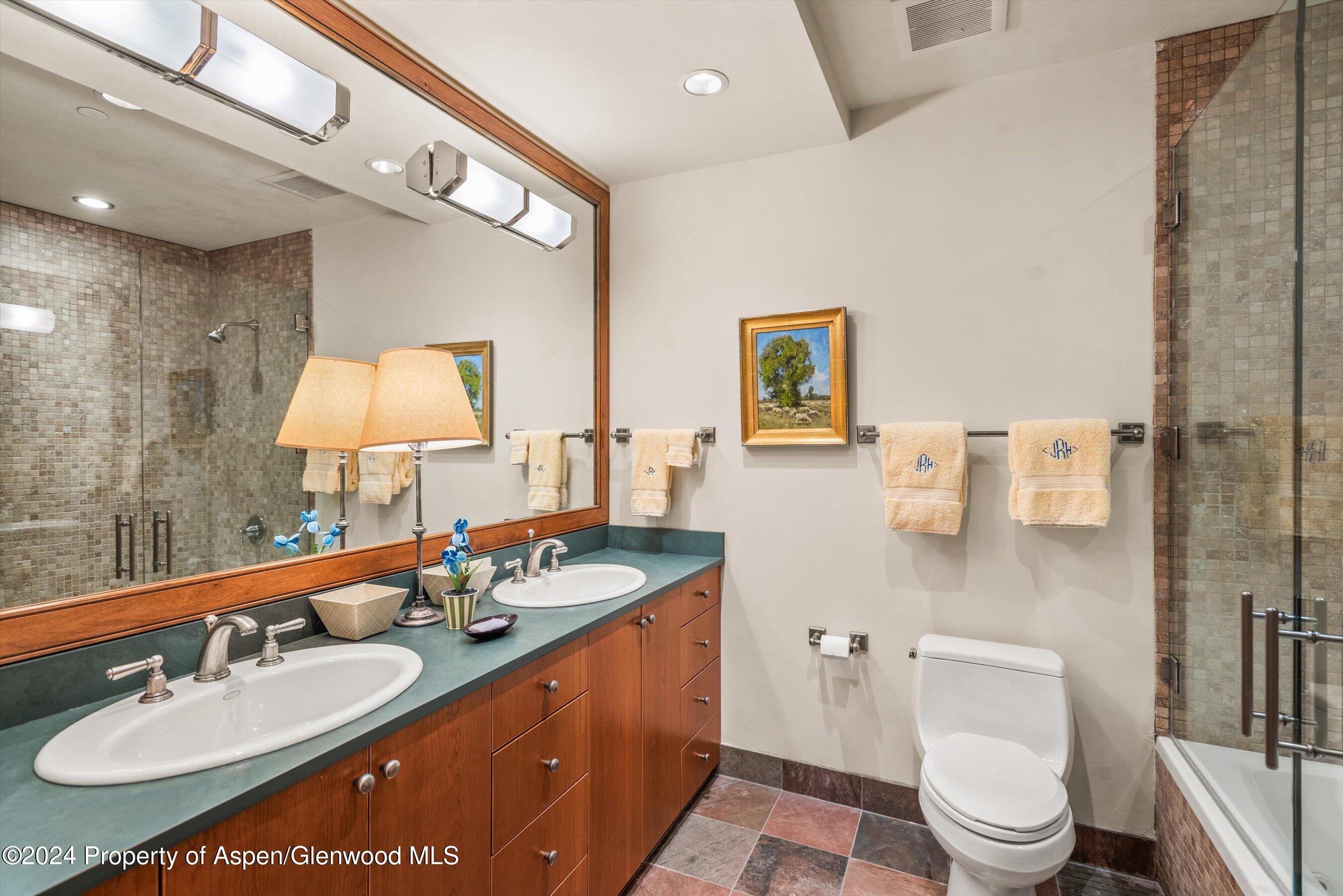 1016 E Hopkins Avenue Property Photo 20