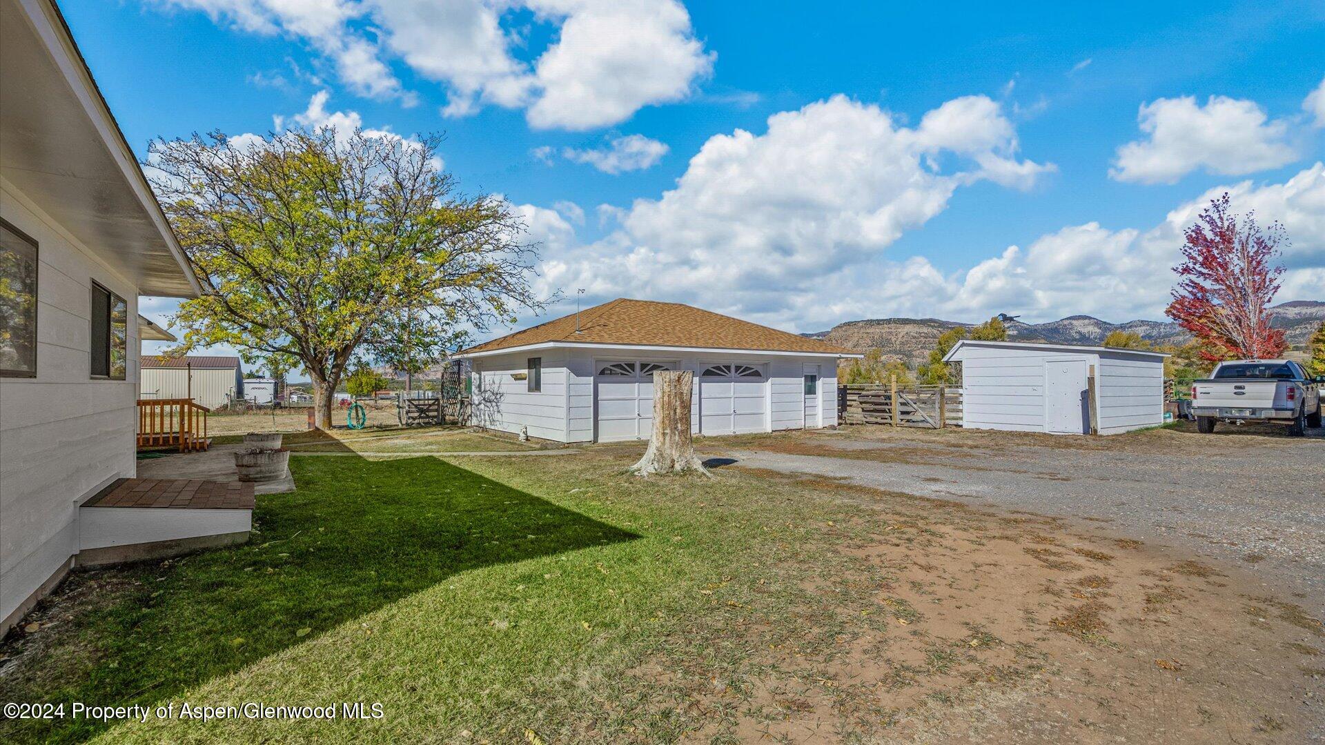 58892 E Highway 330 Property Photo 6