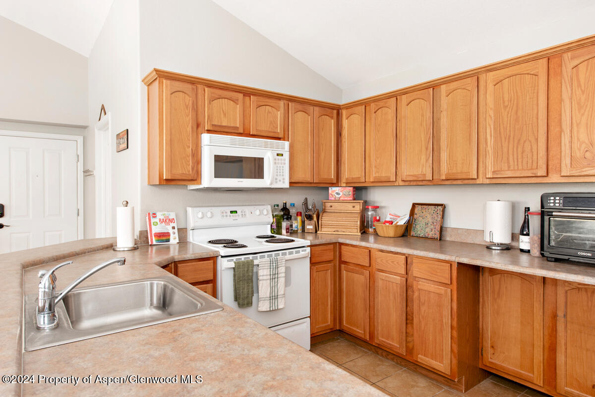599 River View Drive, 1107 Property Photo 8