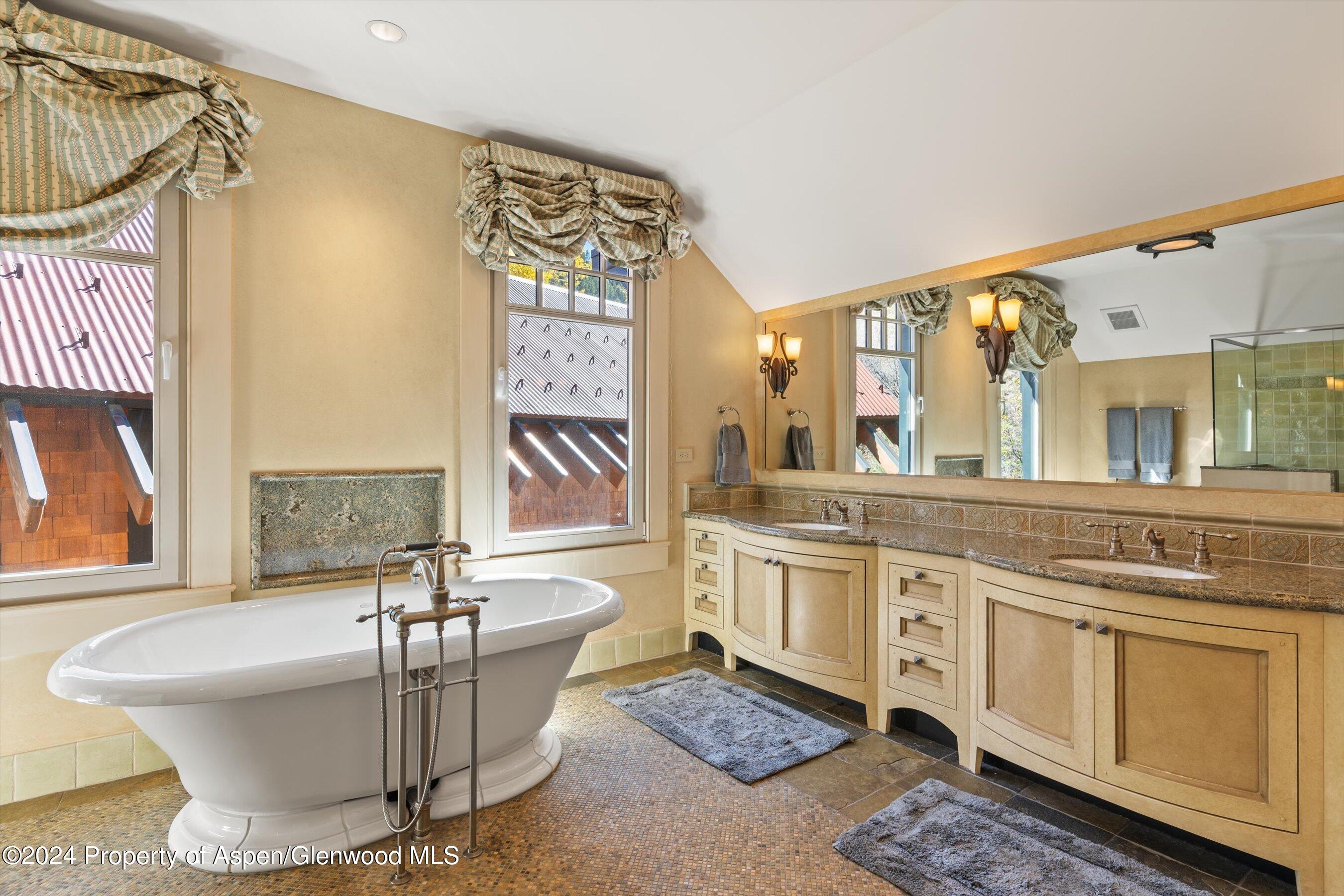 200 Jalanda Lane Property Photo 25