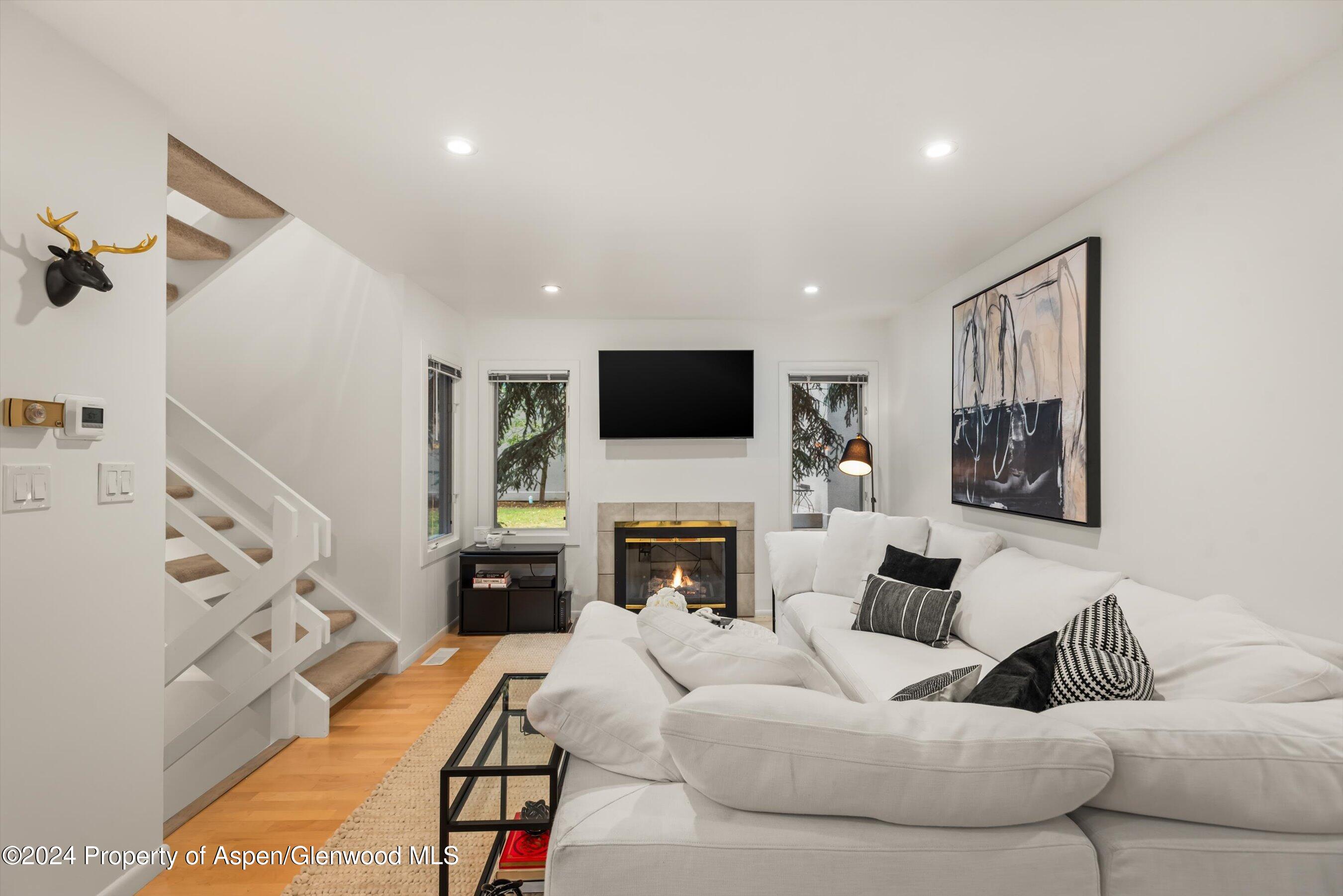 814 W Bleeker Street, D1 Property Photo 3
