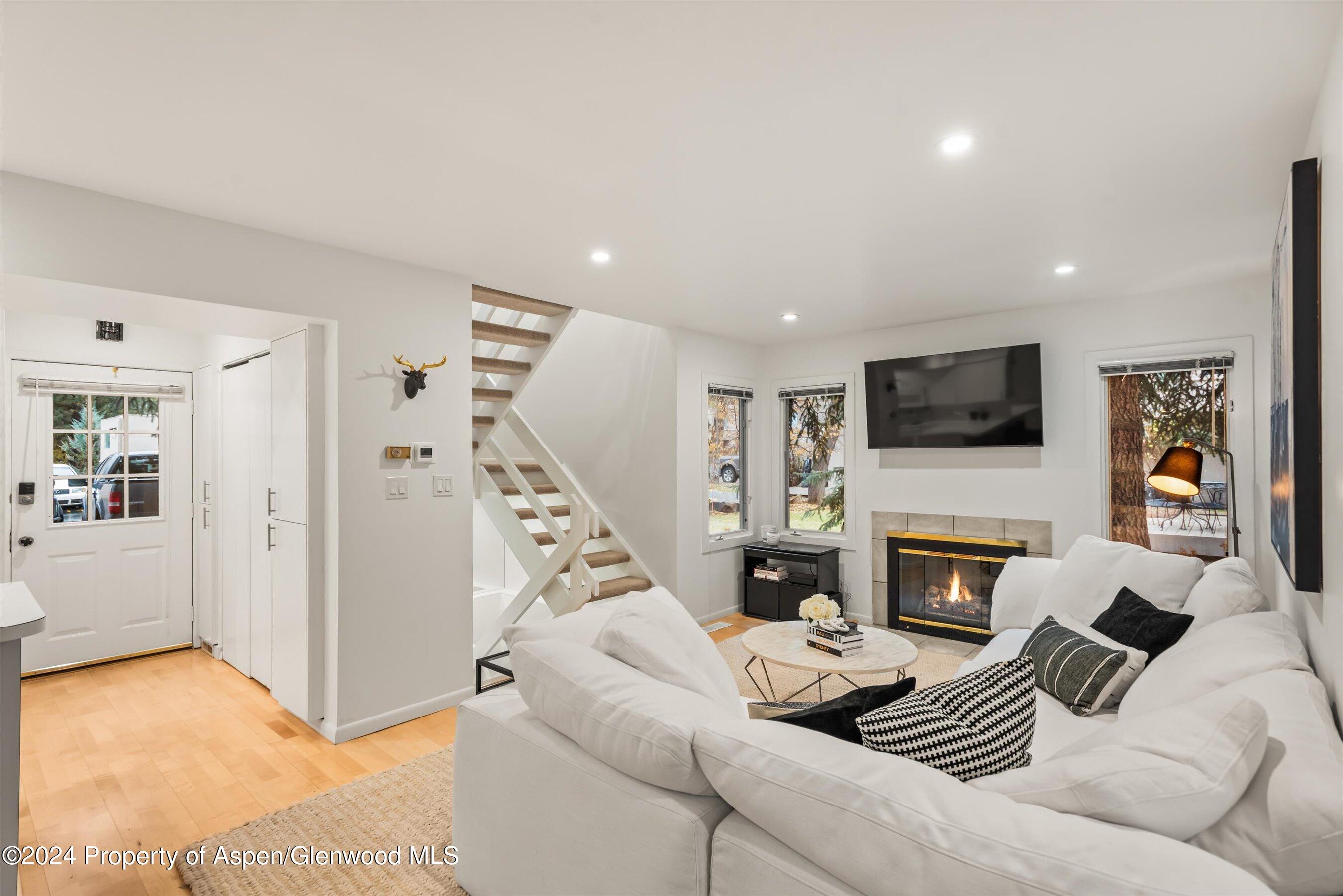 814 W Bleeker Street, D1 Property Photo 4