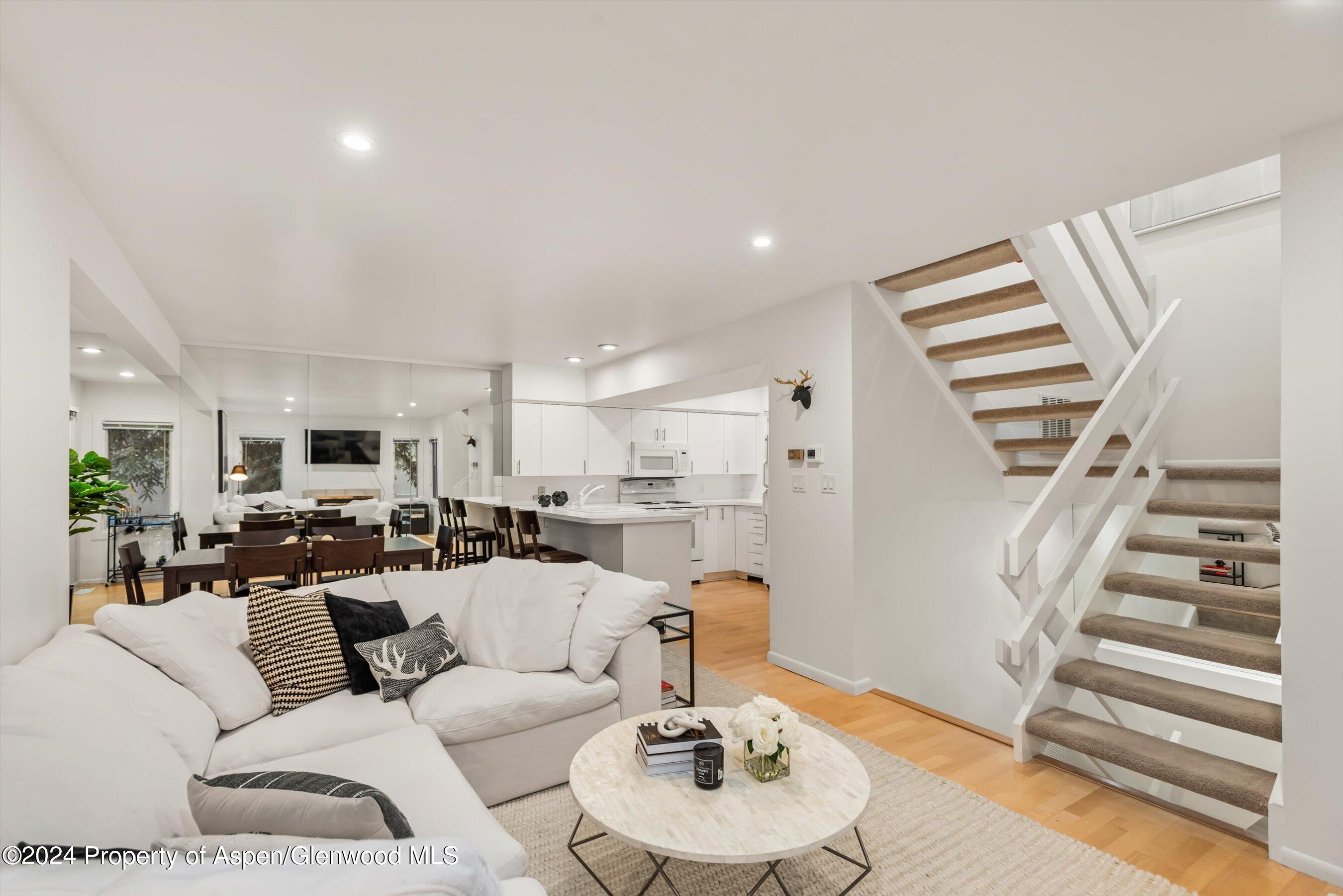 814 W Bleeker Street, D1 Property Photo 6