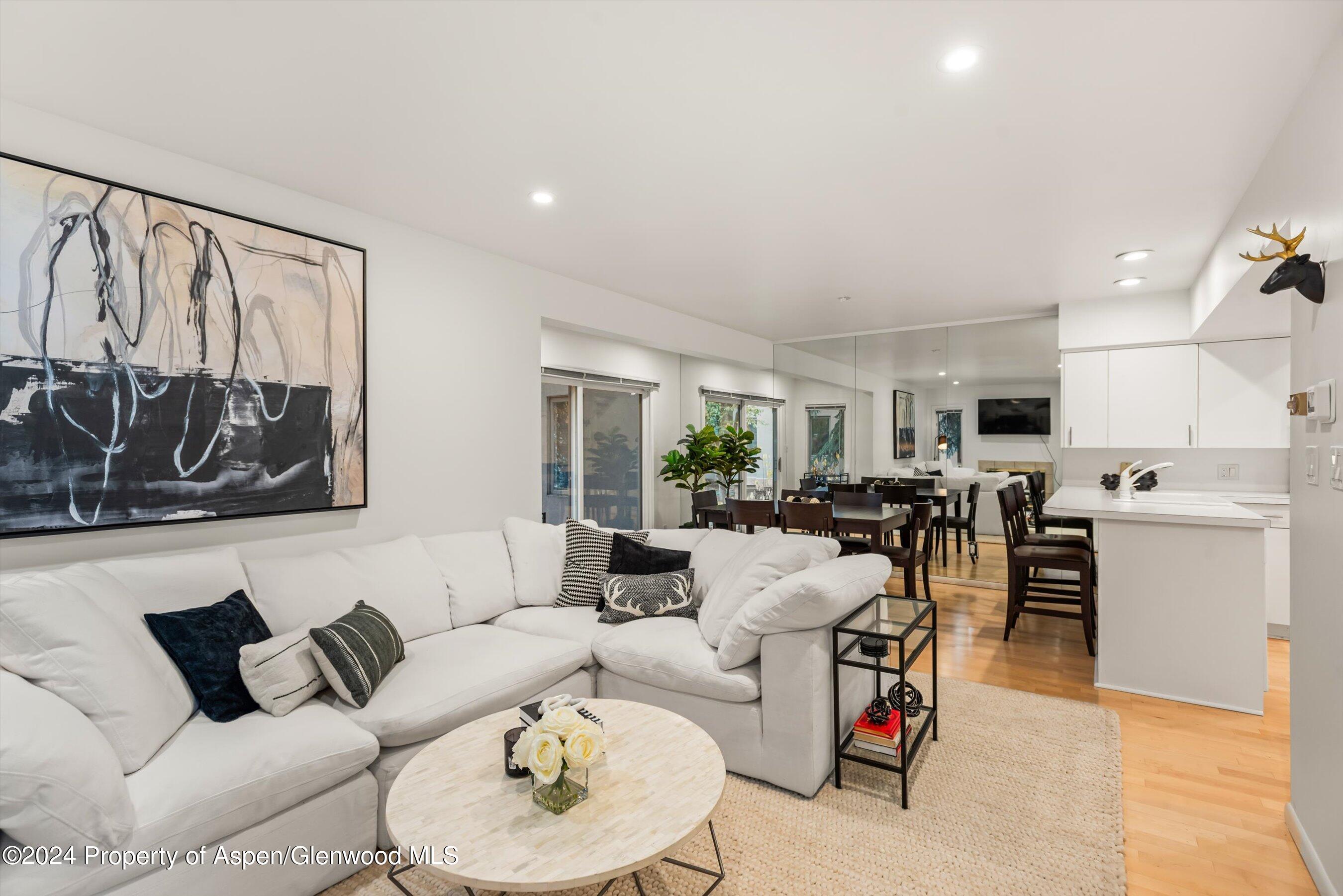 814 W Bleeker Street, D1 Property Photo 7
