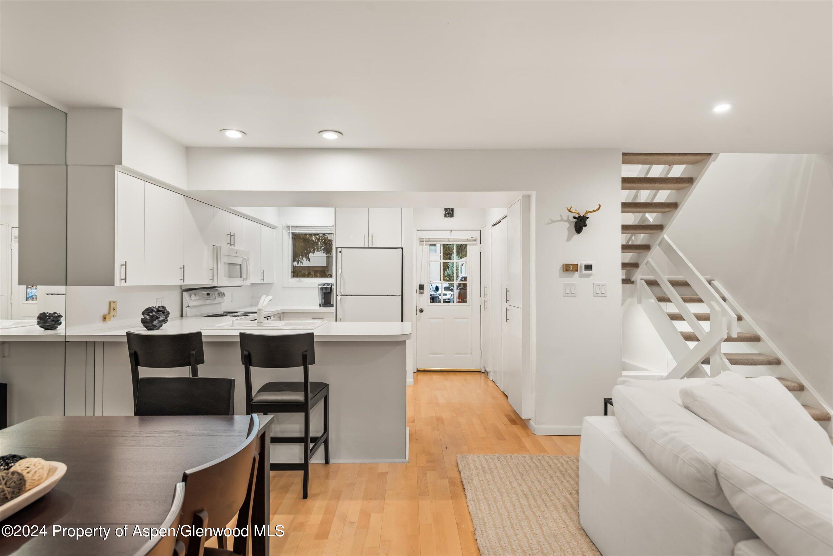 814 W Bleeker Street, D1 Property Photo 11