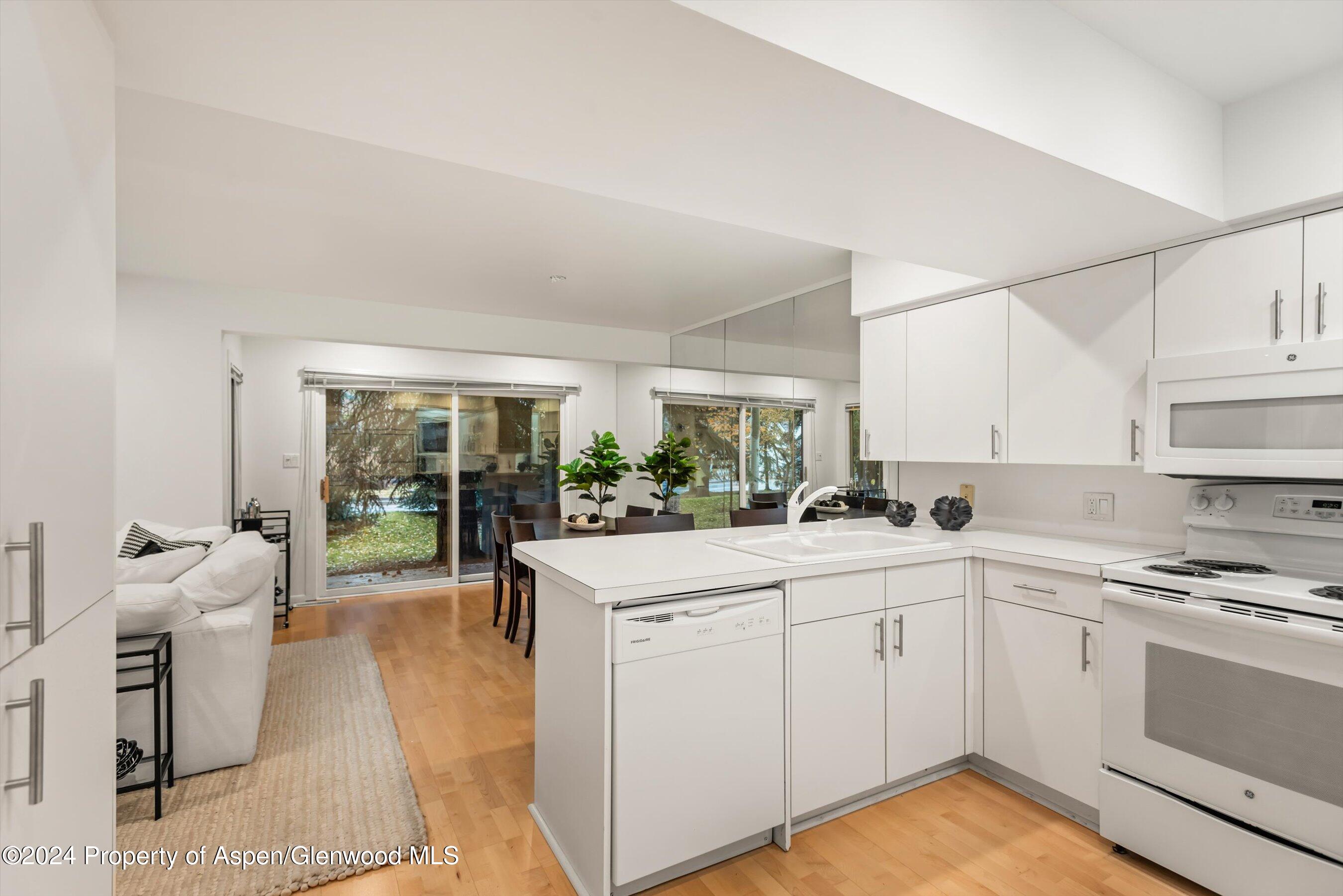 814 W Bleeker Street, D1 Property Photo 12
