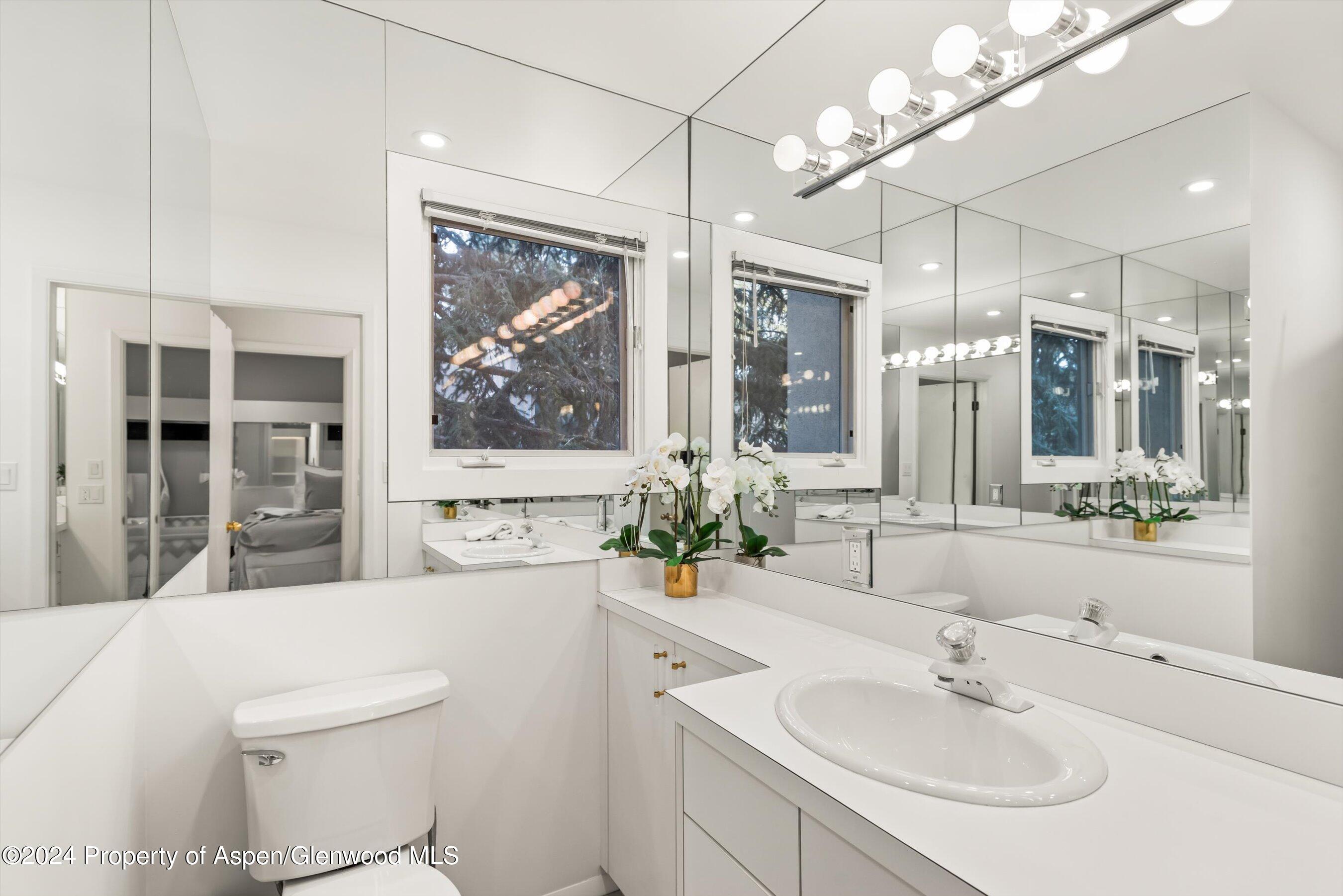 814 W Bleeker Street, D1 Property Photo 14