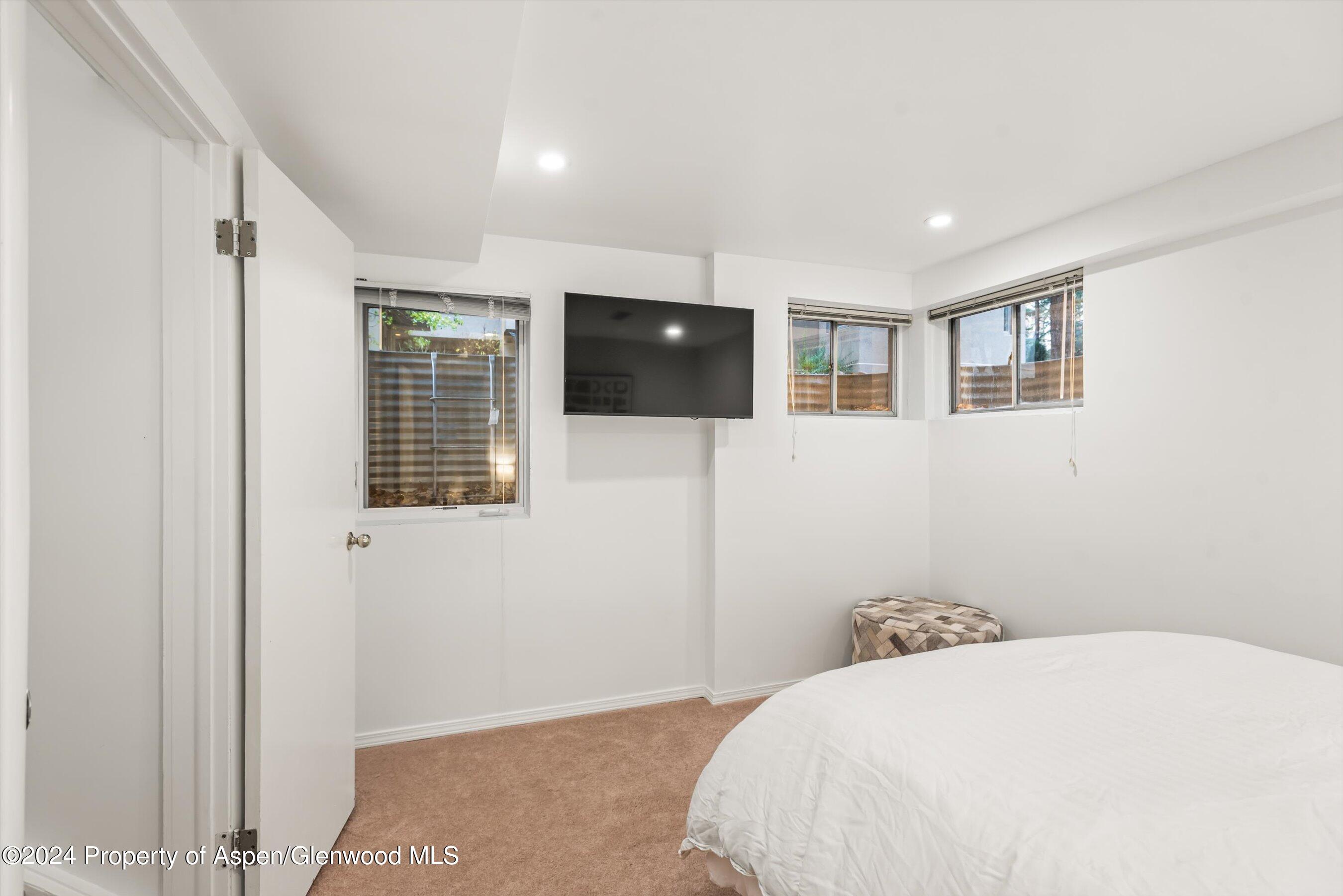 814 W Bleeker Street, D1 Property Photo 19