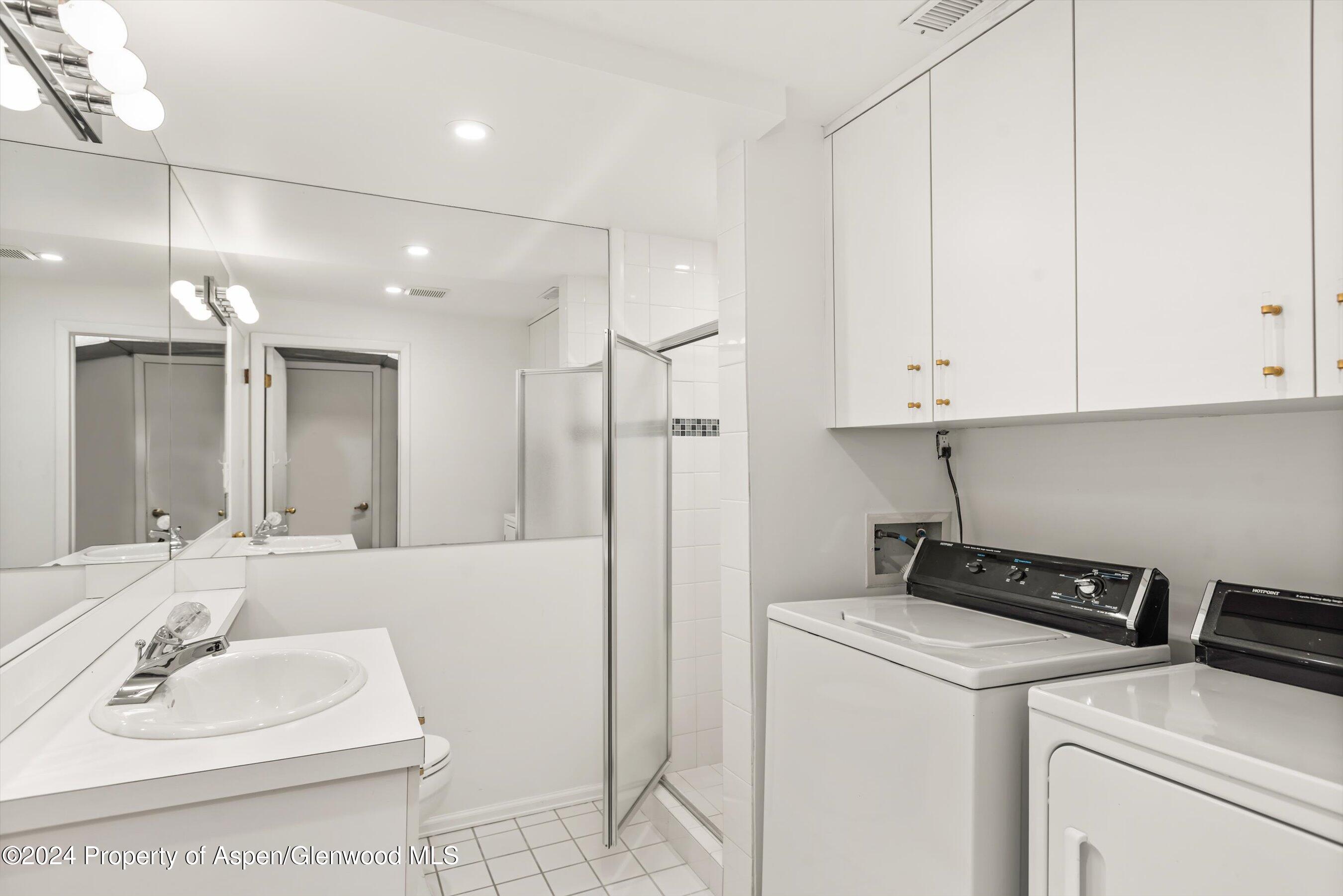 814 W Bleeker Street, D1 Property Photo 20