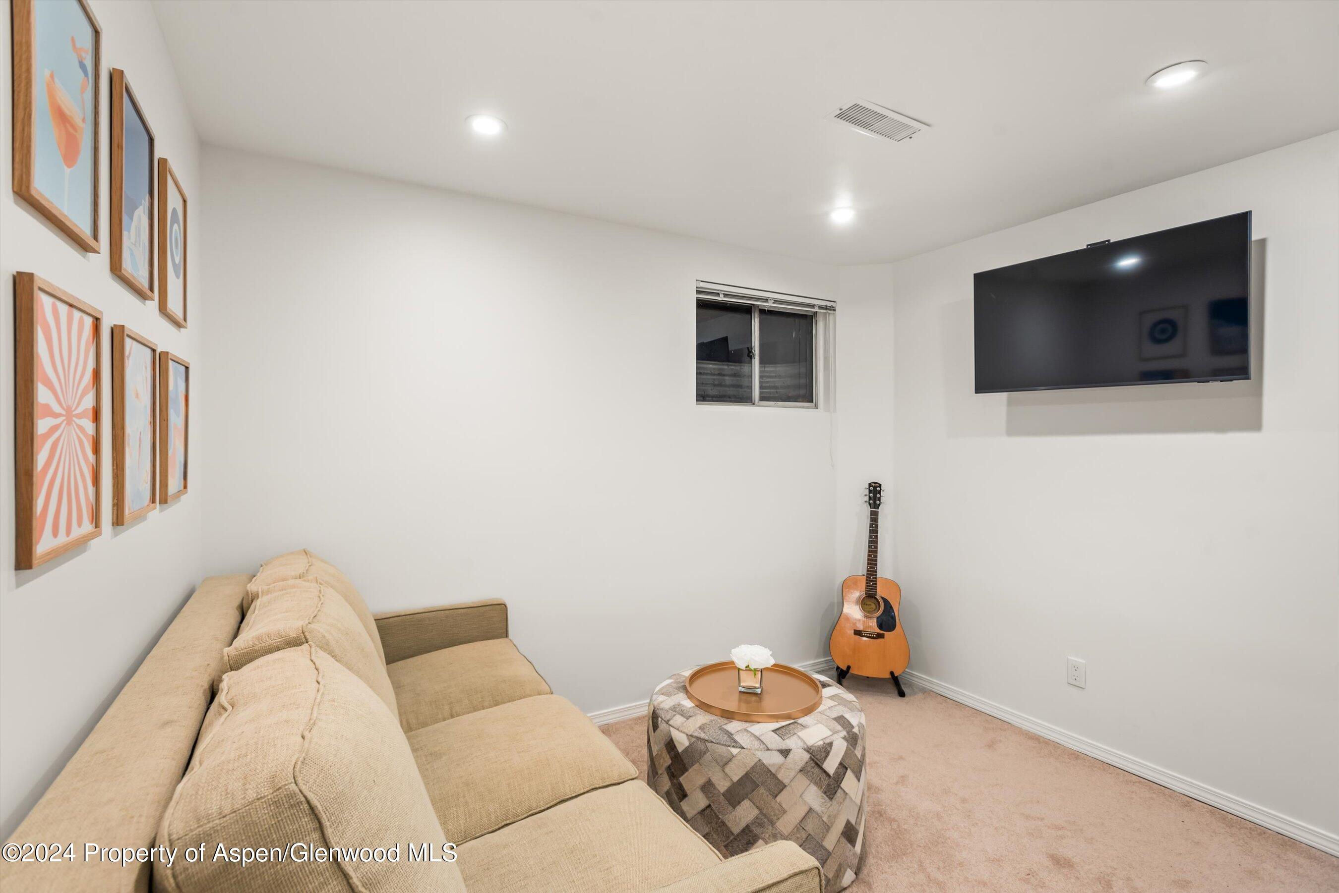 814 W Bleeker Street, D1 Property Photo 21