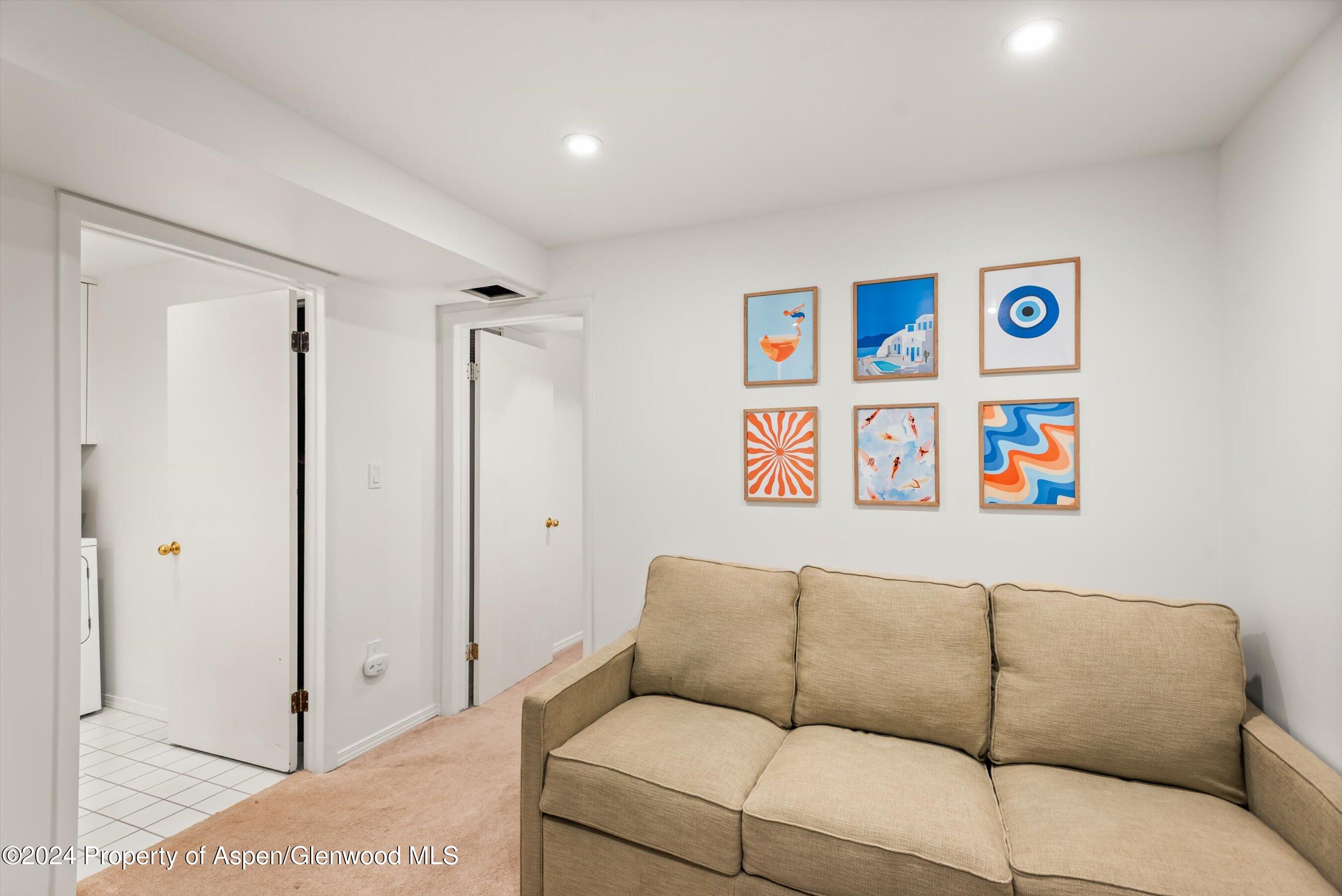 814 W Bleeker Street, D1 Property Photo 22