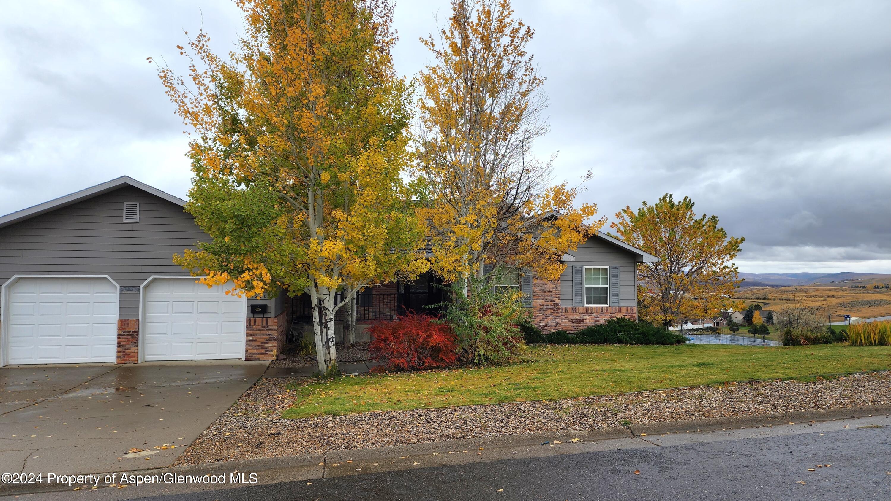 1290 Alta Vista Drive Property Photo 3