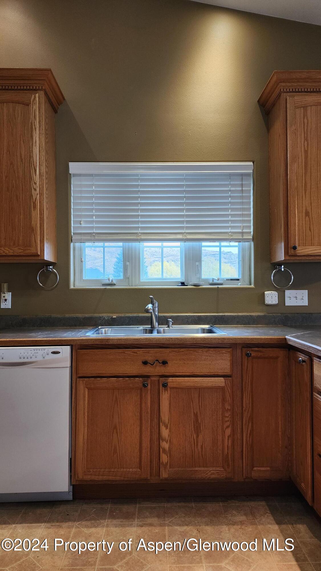 1290 Alta Vista Drive Property Photo 15