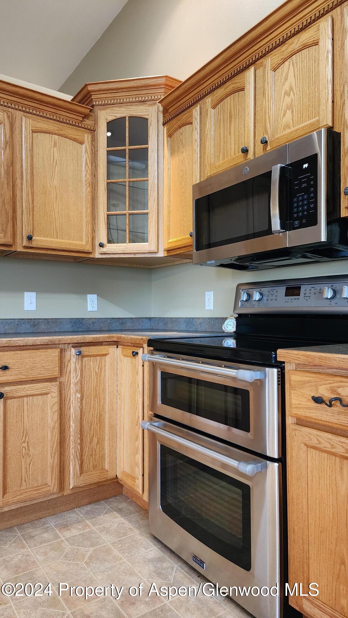 1290 Alta Vista Drive Property Photo 18