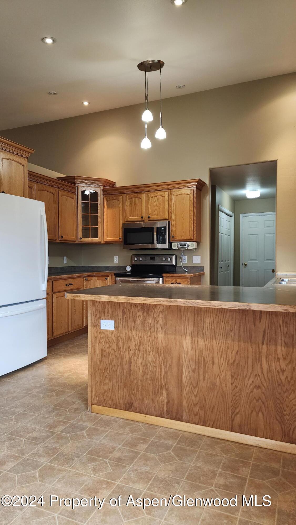 1290 Alta Vista Drive Property Photo 19