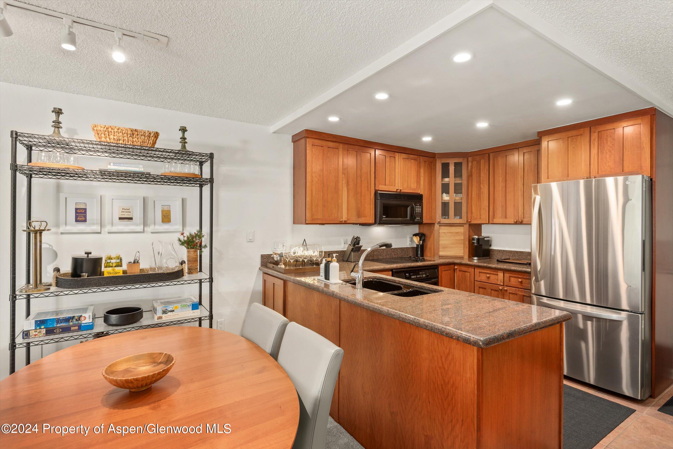205 E Durant Avenue, 1c Property Photo 5