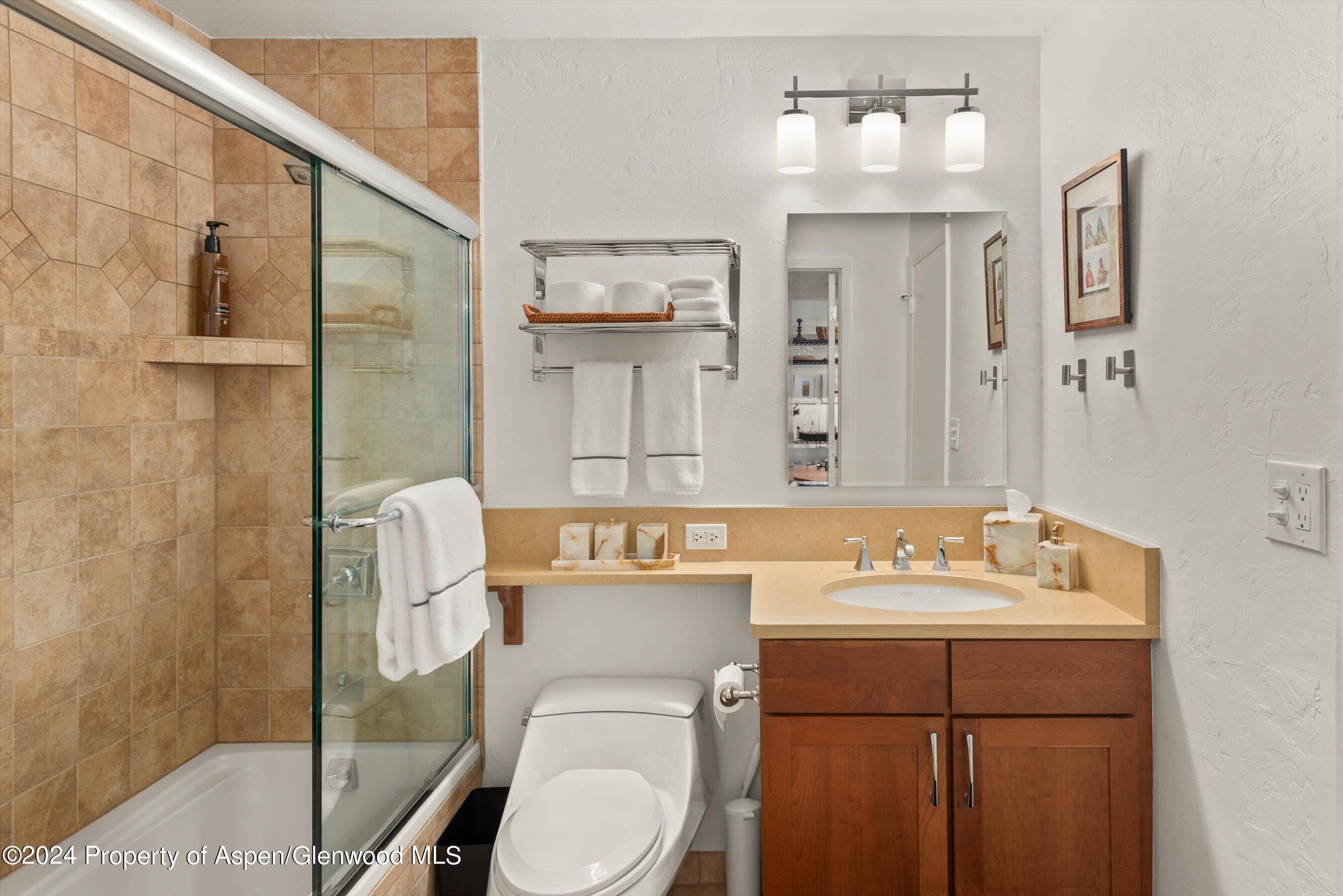 205 E Durant Avenue, 1c Property Photo 8