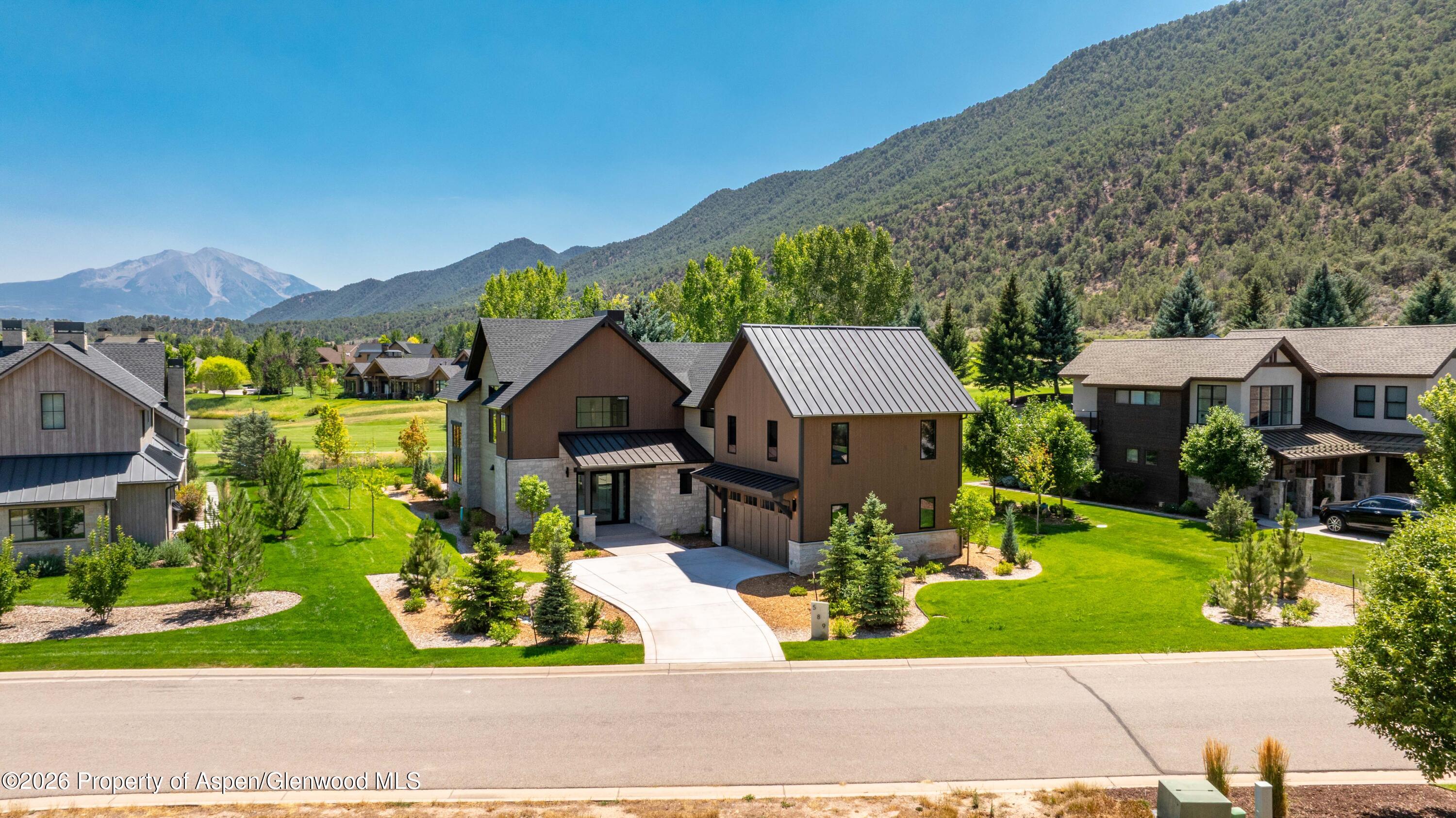 589 Saddleback Road Property Photo 4