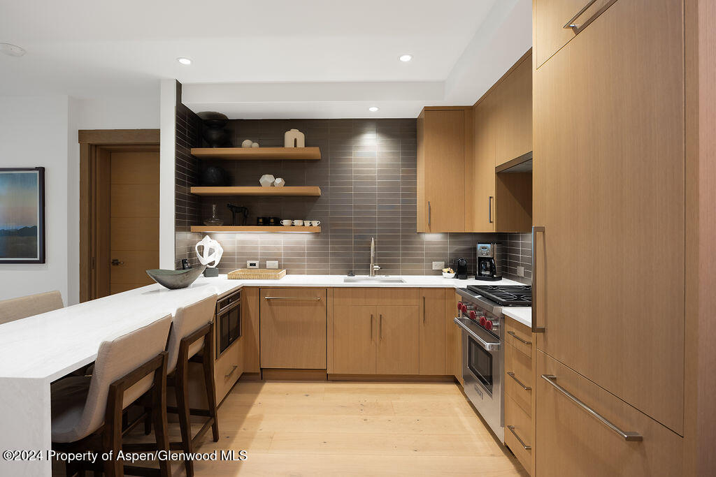 130 Wood Road, 460-462 Property Photo 4