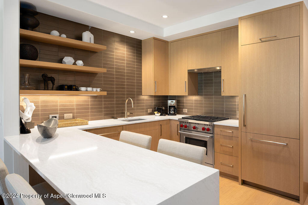 130 Wood Road, 460-462 Property Photo 5