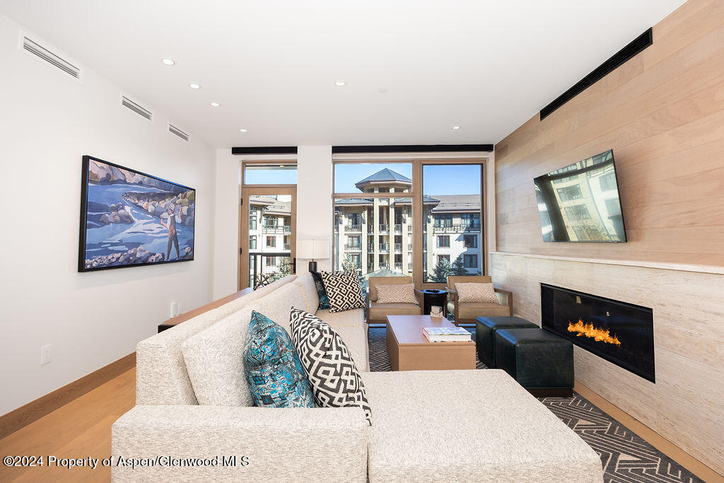 130 Wood Road, 460-462 Property Photo 7