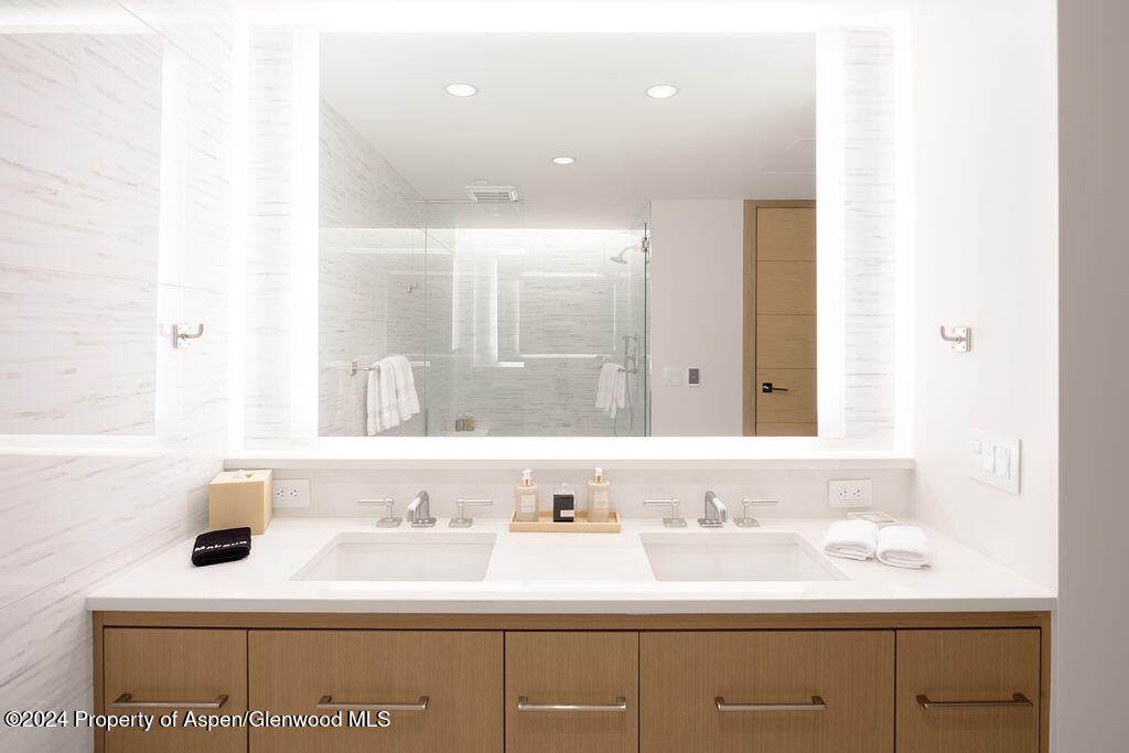 130 Wood Road, 460-462 Property Photo 12