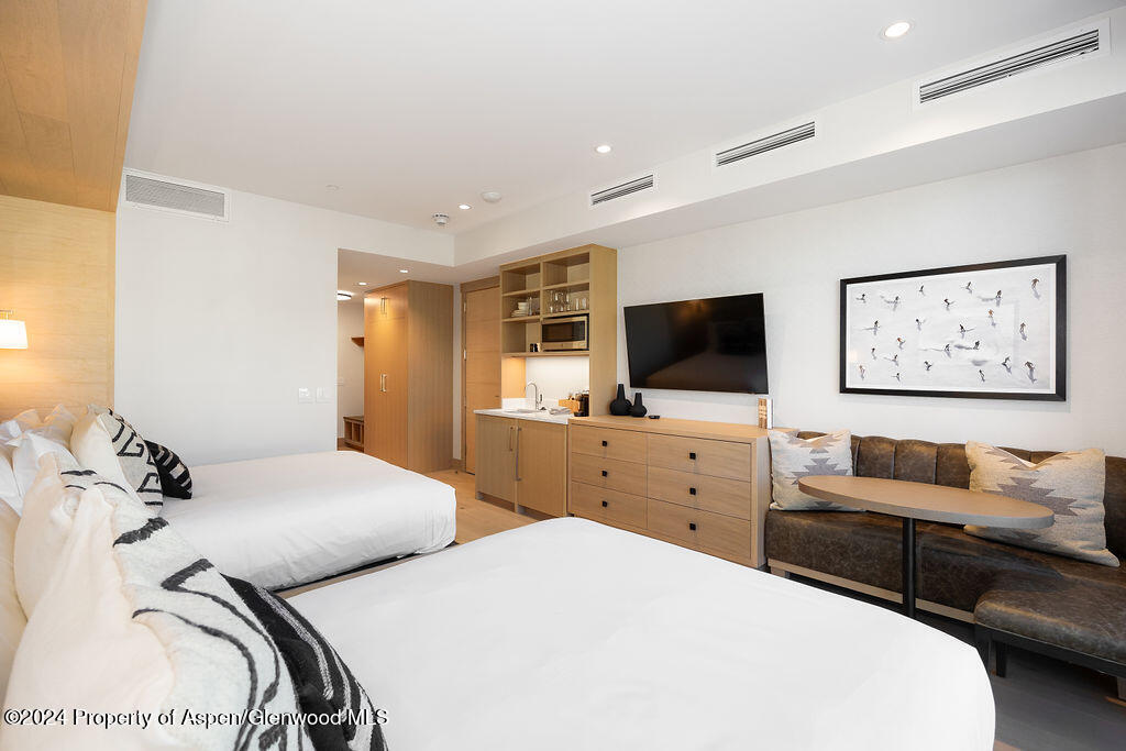 130 Wood Road, 460-462 Property Photo 14