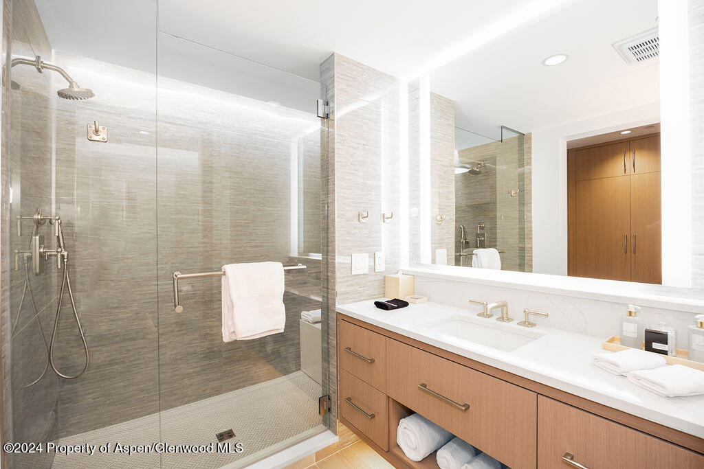 130 Wood Road, 460-462 Property Photo 15