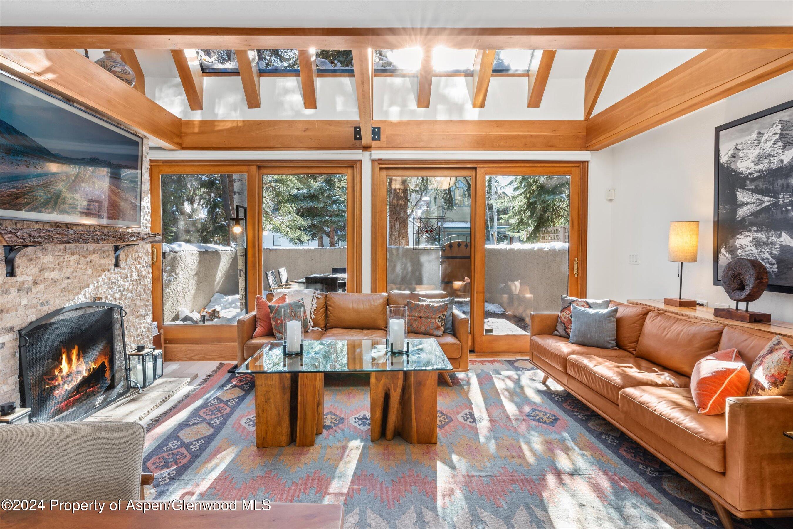 326 W Hopkins Avenue Property Photo 2