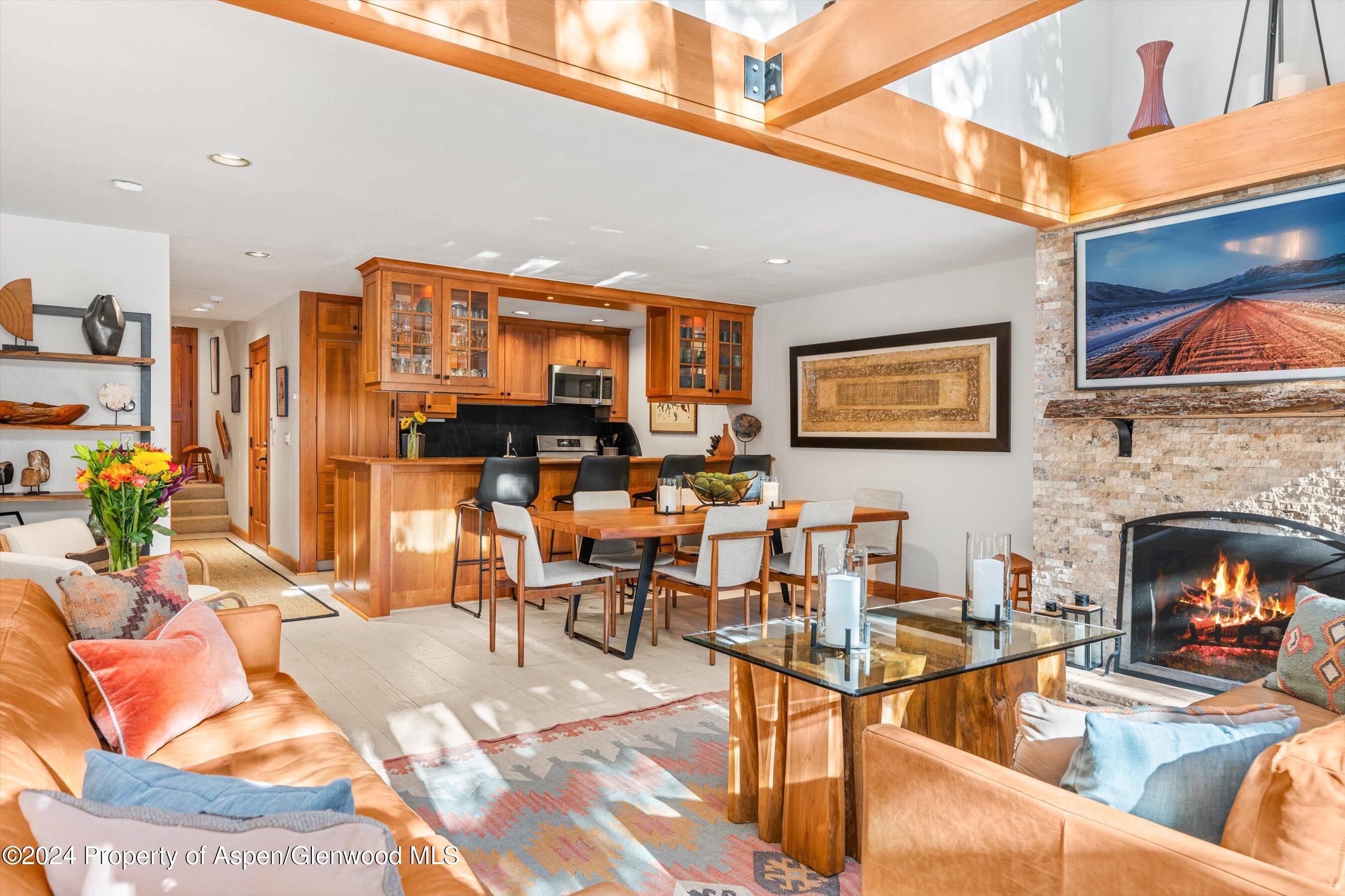 326 W Hopkins Avenue Property Photo 6