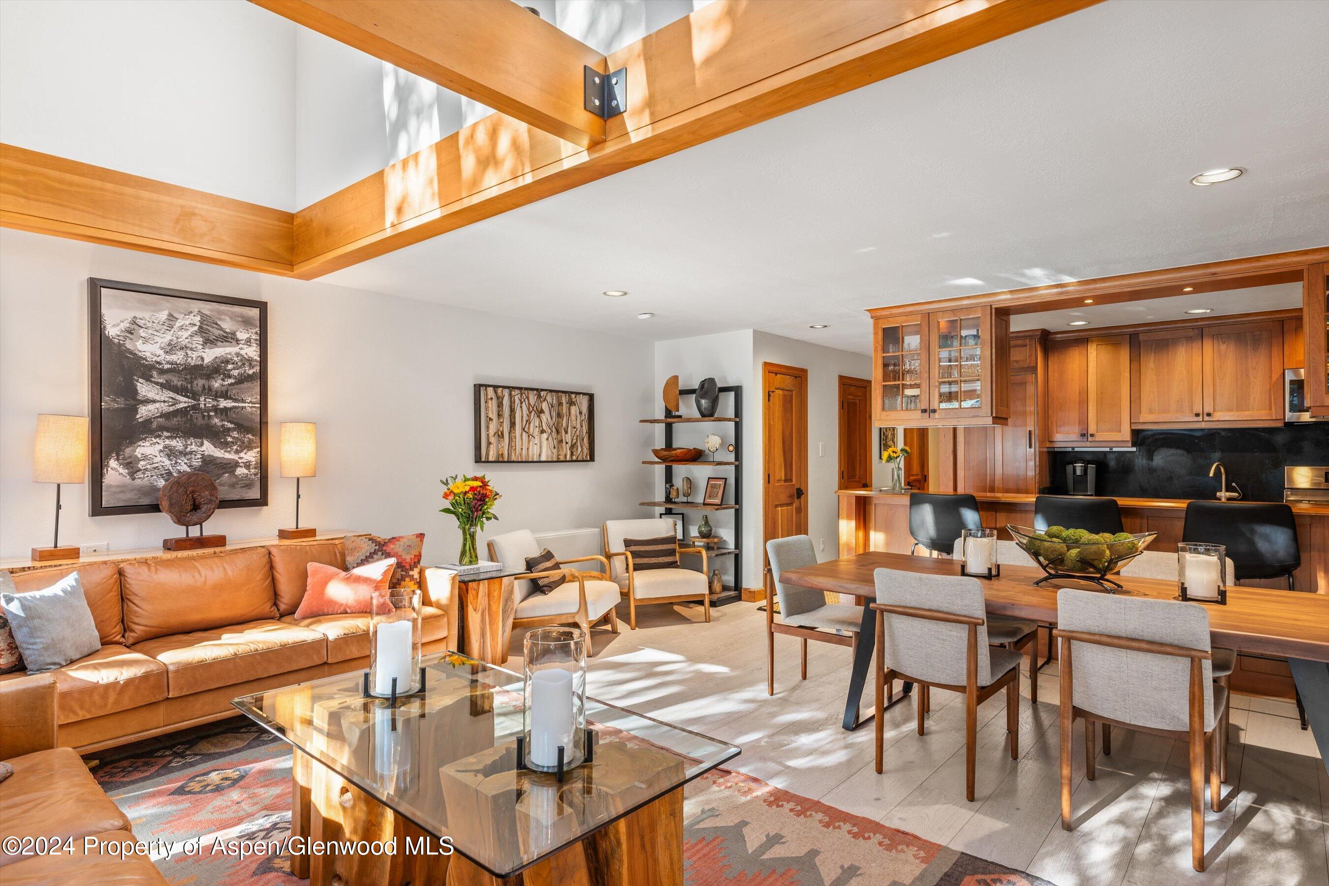 326 W Hopkins Avenue Property Photo 7