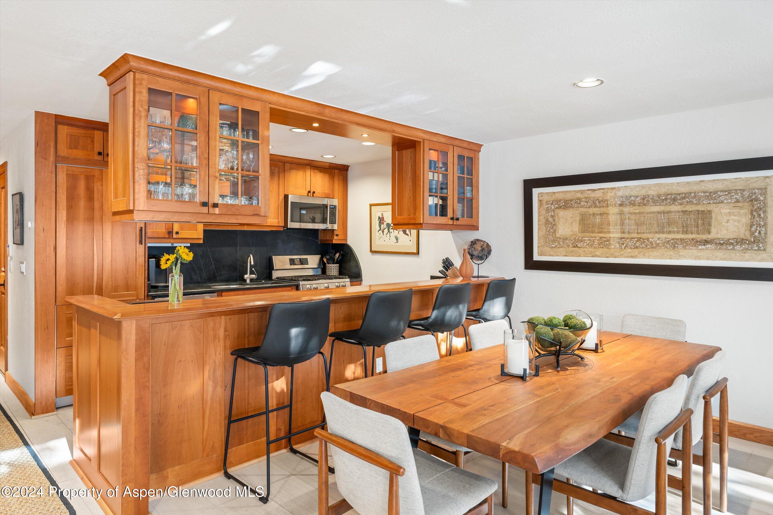 326 W Hopkins Avenue Property Photo 10