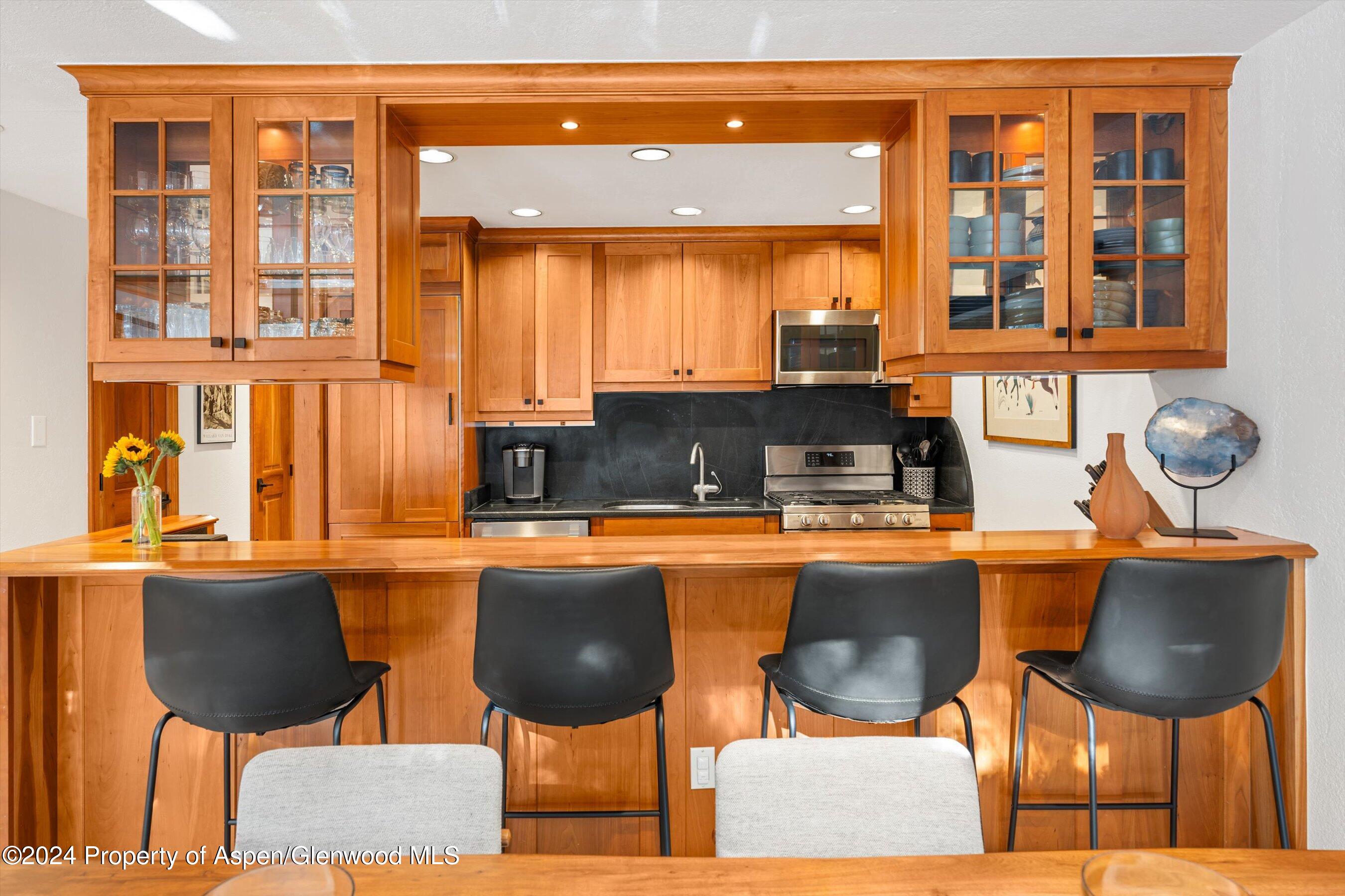 326 W Hopkins Avenue Property Photo 11