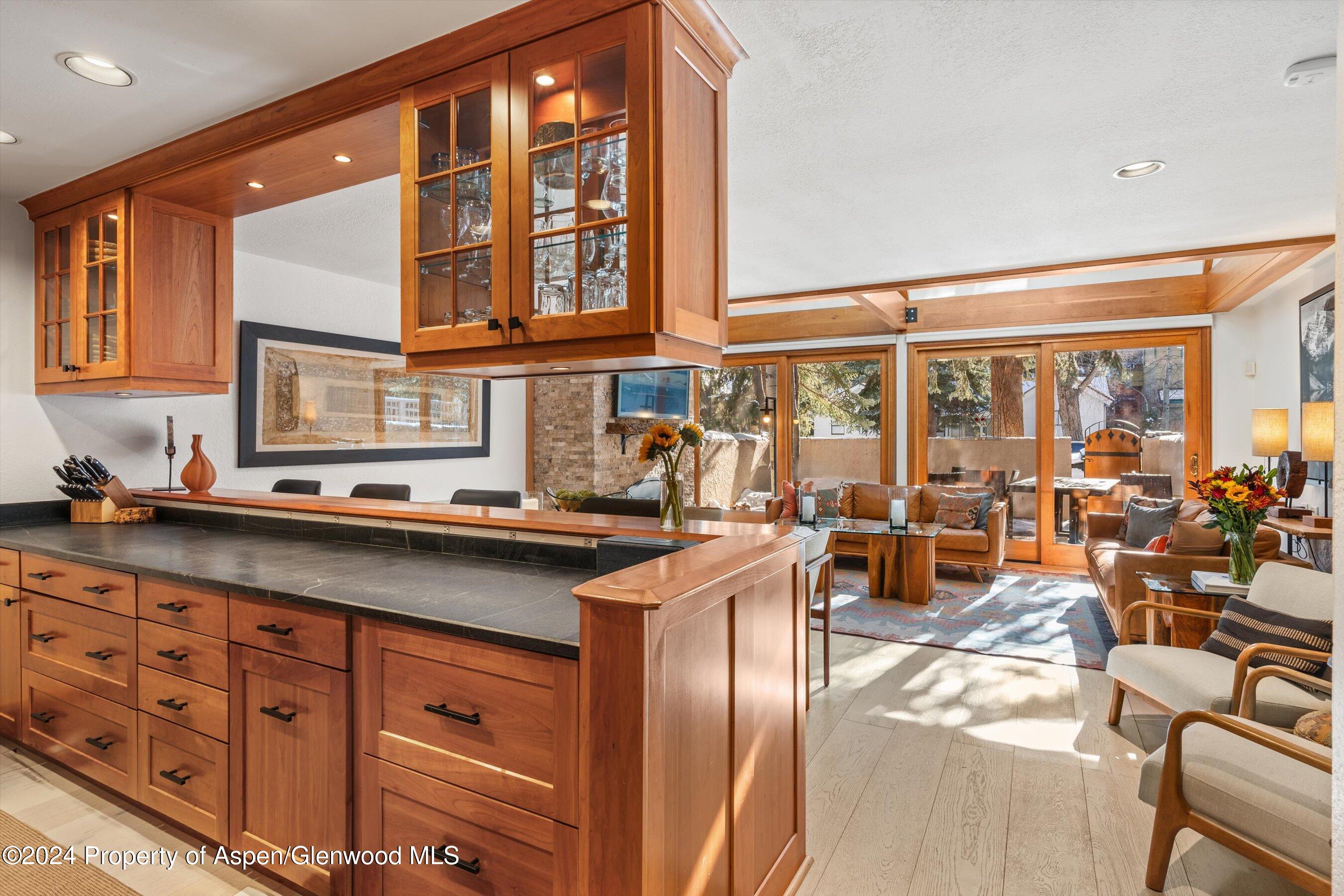 326 W Hopkins Avenue Property Photo 13