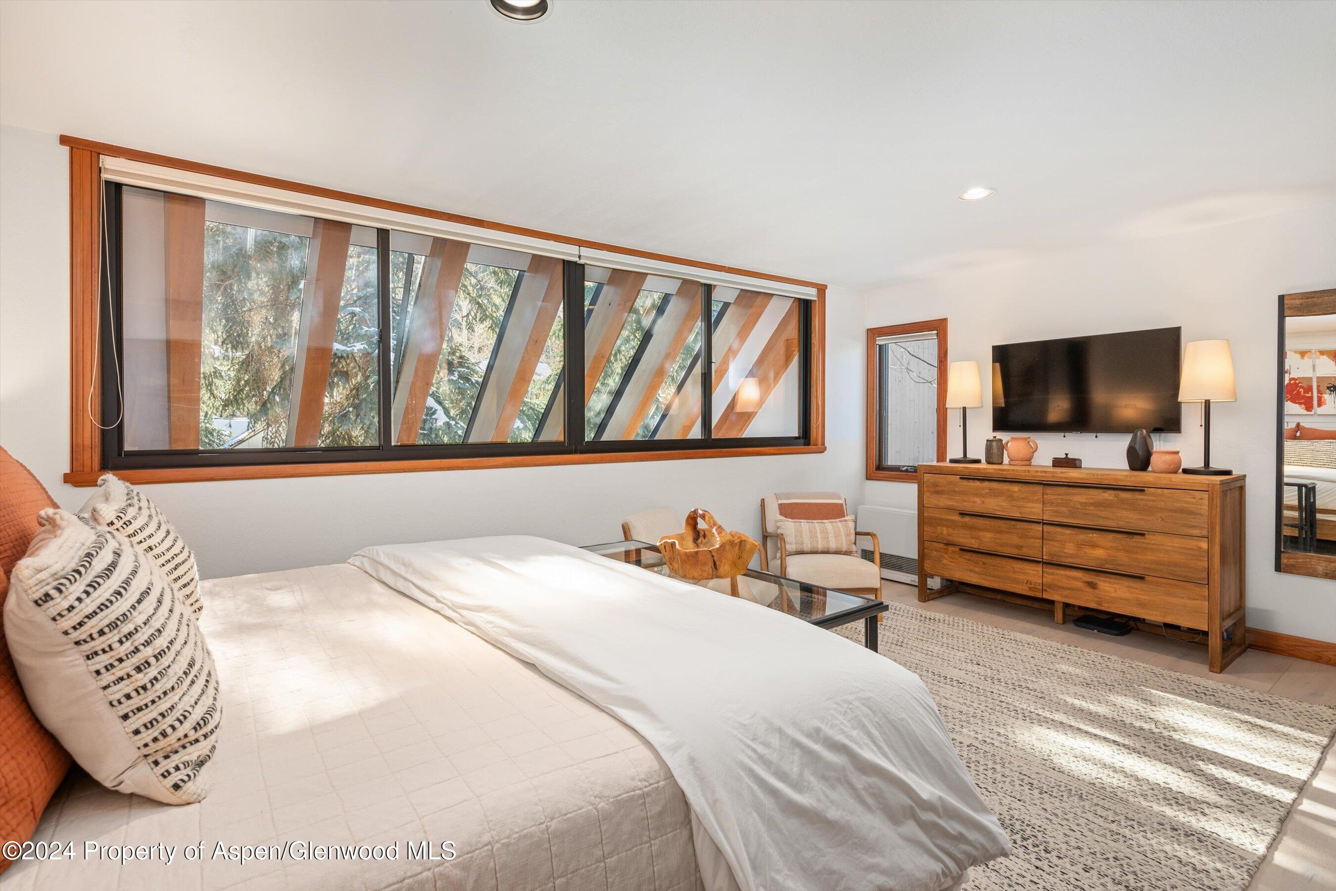 326 W Hopkins Avenue Property Photo 17