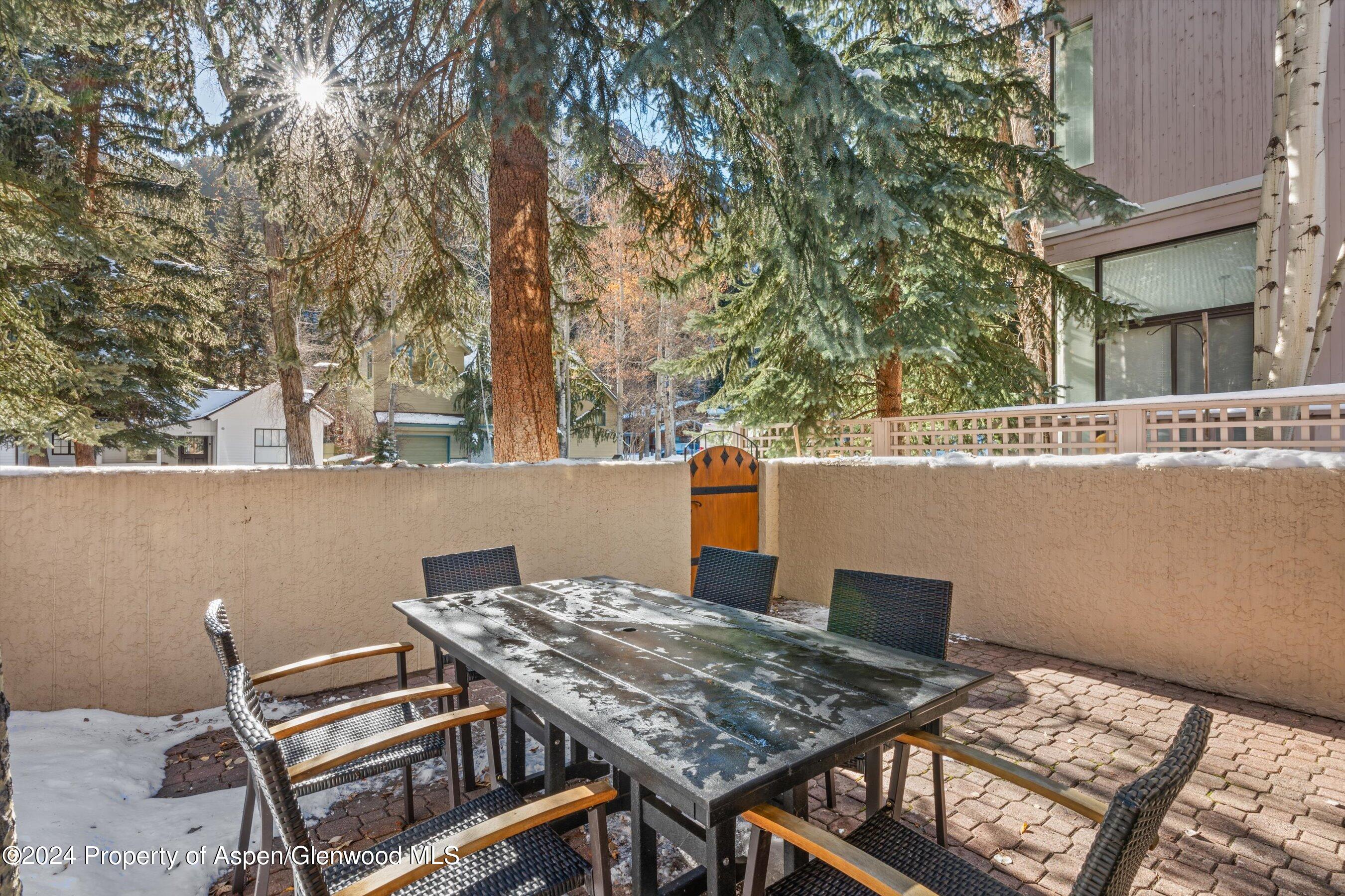 326 W Hopkins Avenue Property Photo 28